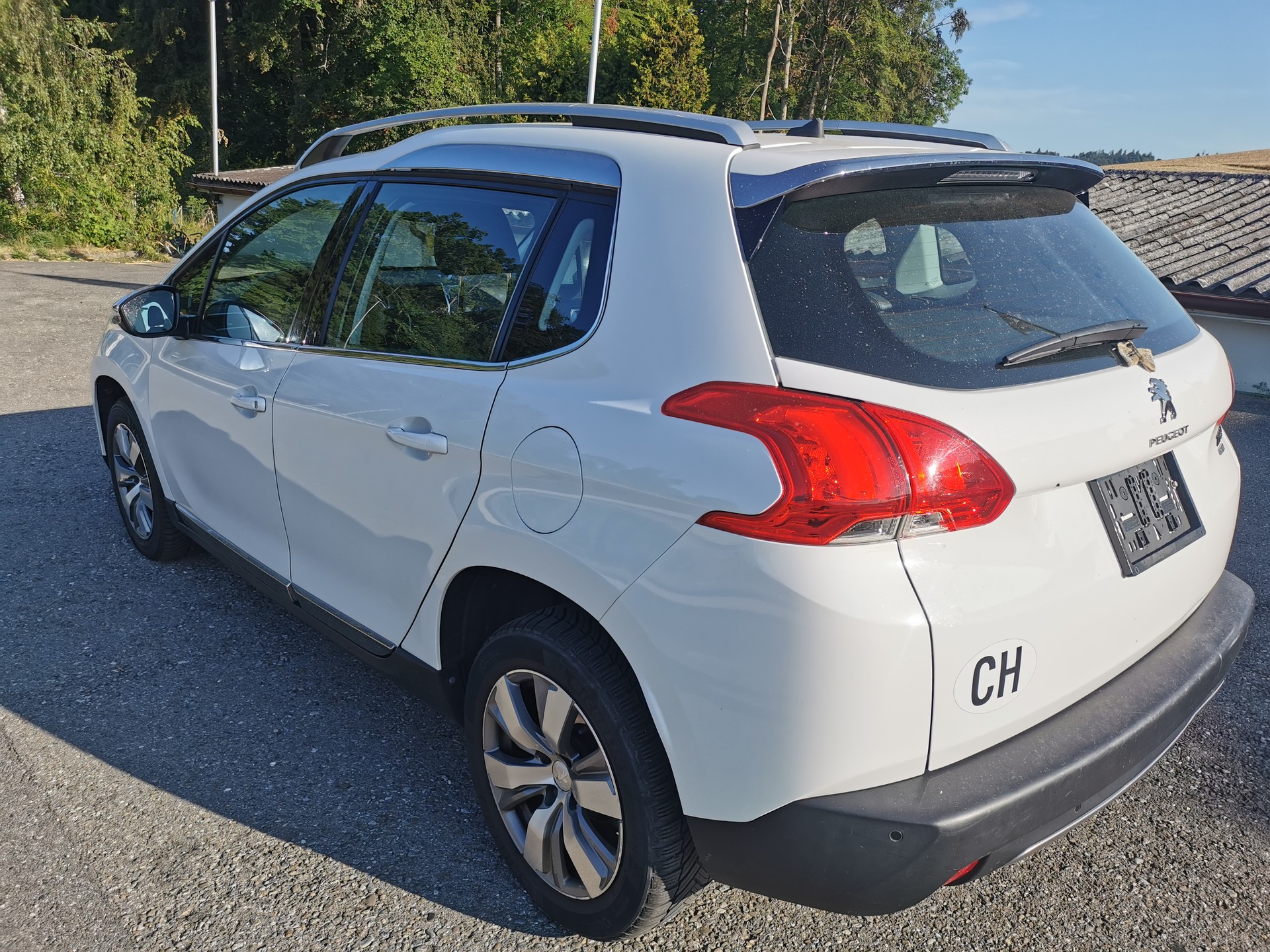 PEUGEOT 2008 1.6 e-HDi Allure EGS6-image-4