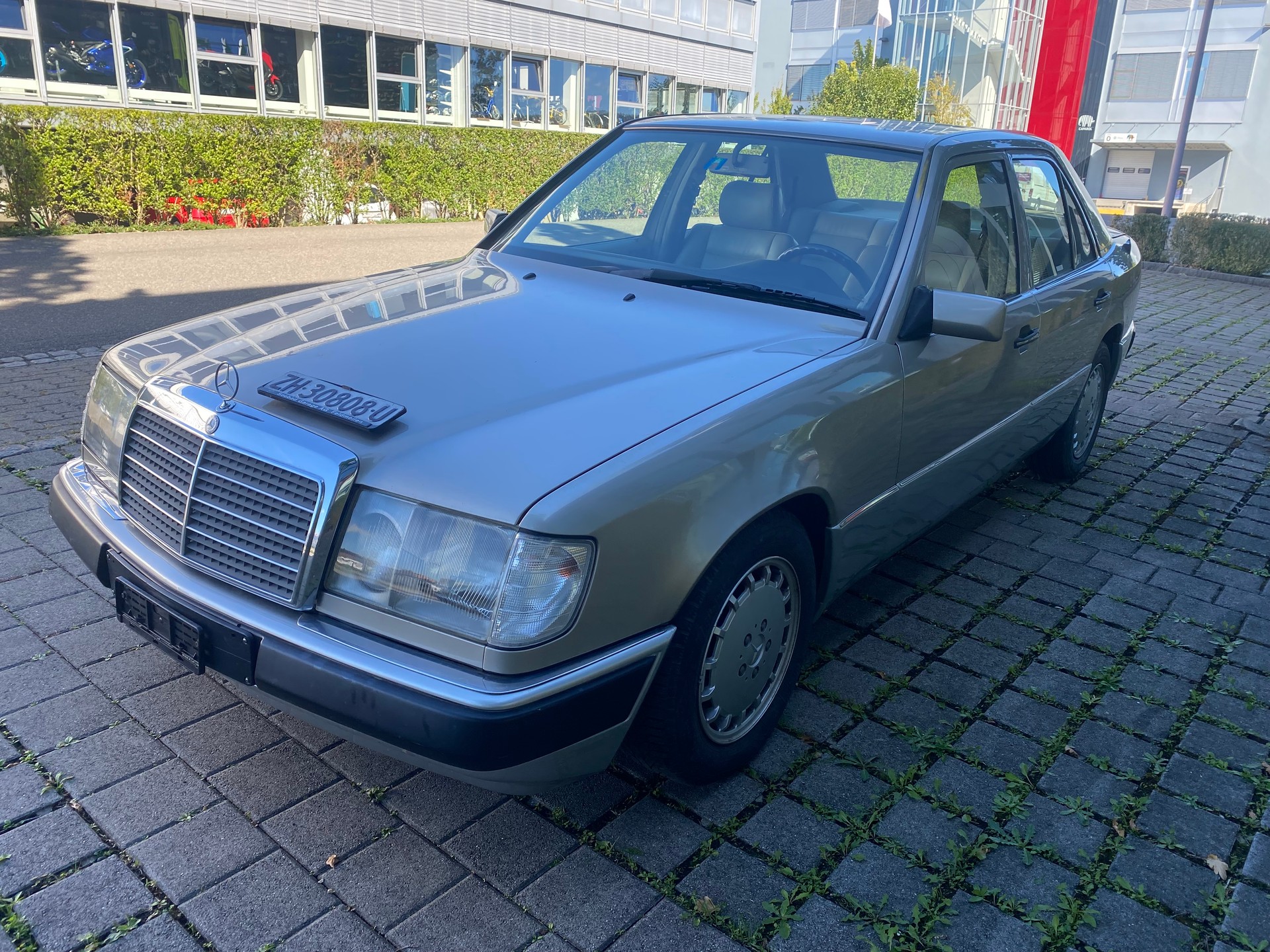 MERCEDES-BENZ 300 D Automatic-image-1