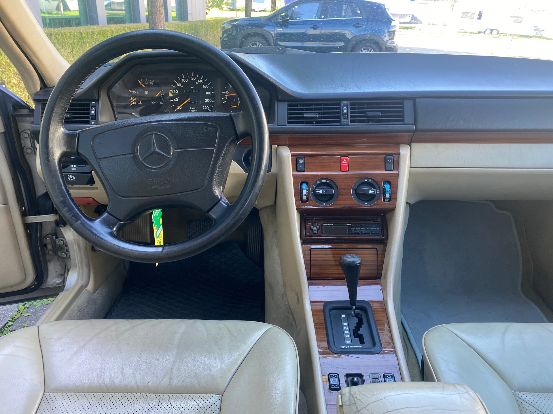MERCEDES-BENZ 300 D Automatic-image-6