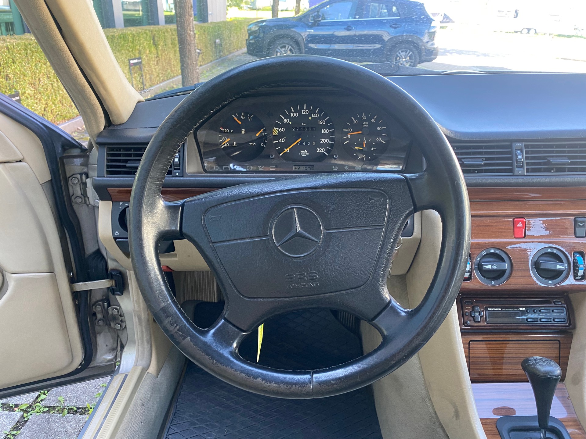 MERCEDES-BENZ 300 D Automatic-image-8