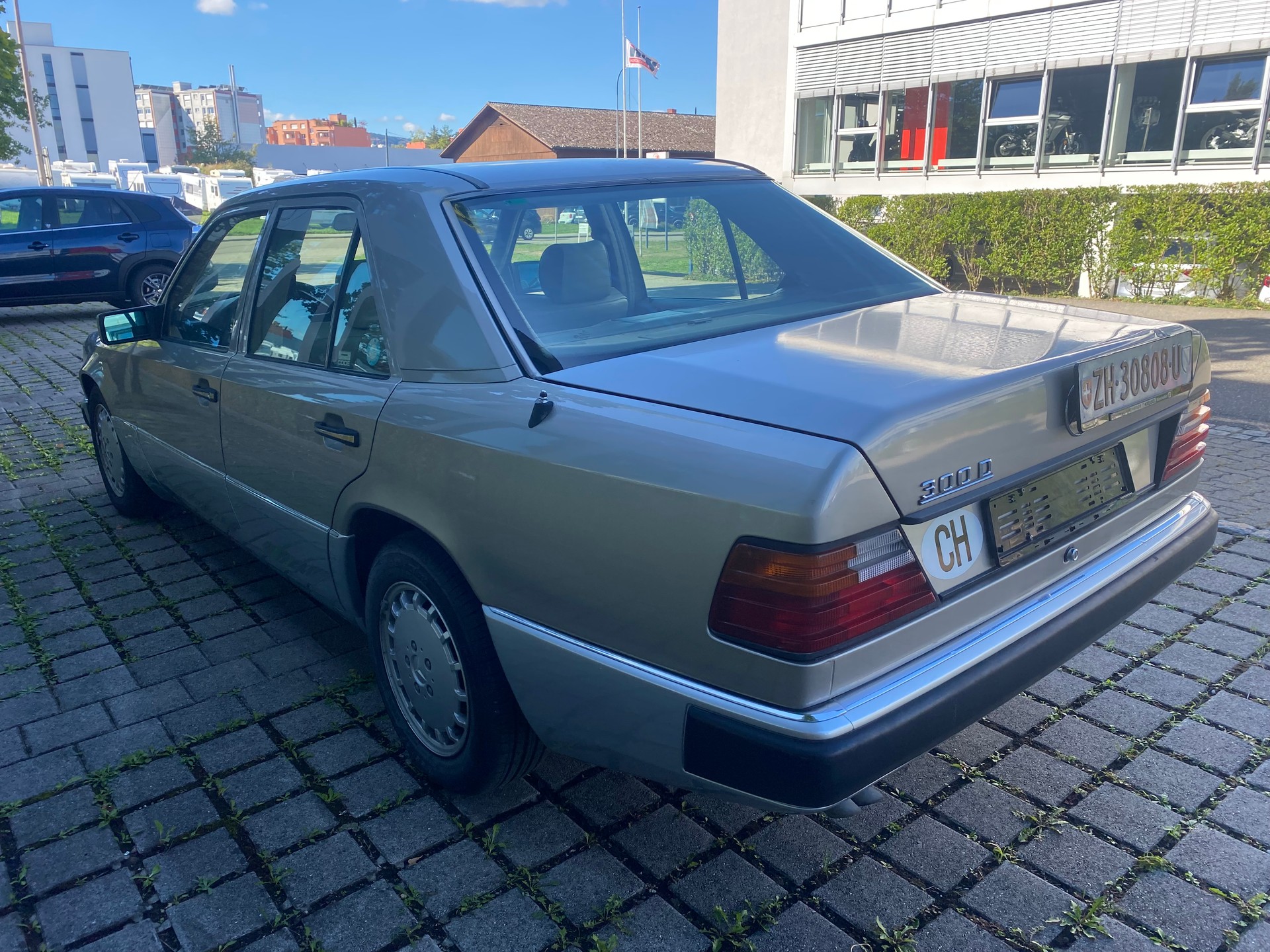 MERCEDES-BENZ 300 D Automatic-image-3