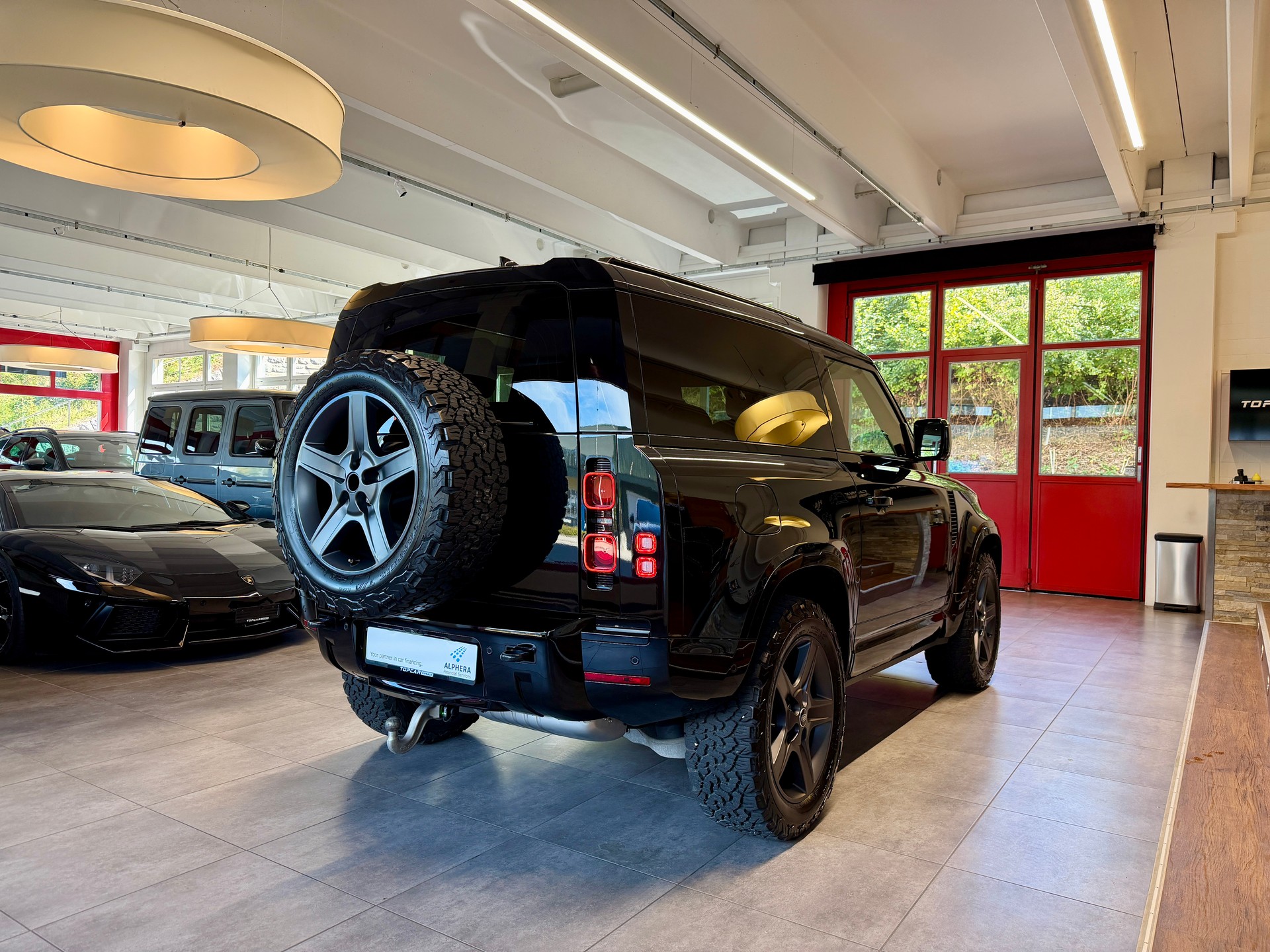 LAND ROVER Defender 90 3.0D I6 200 X-Dynamic SE AT8-image-7