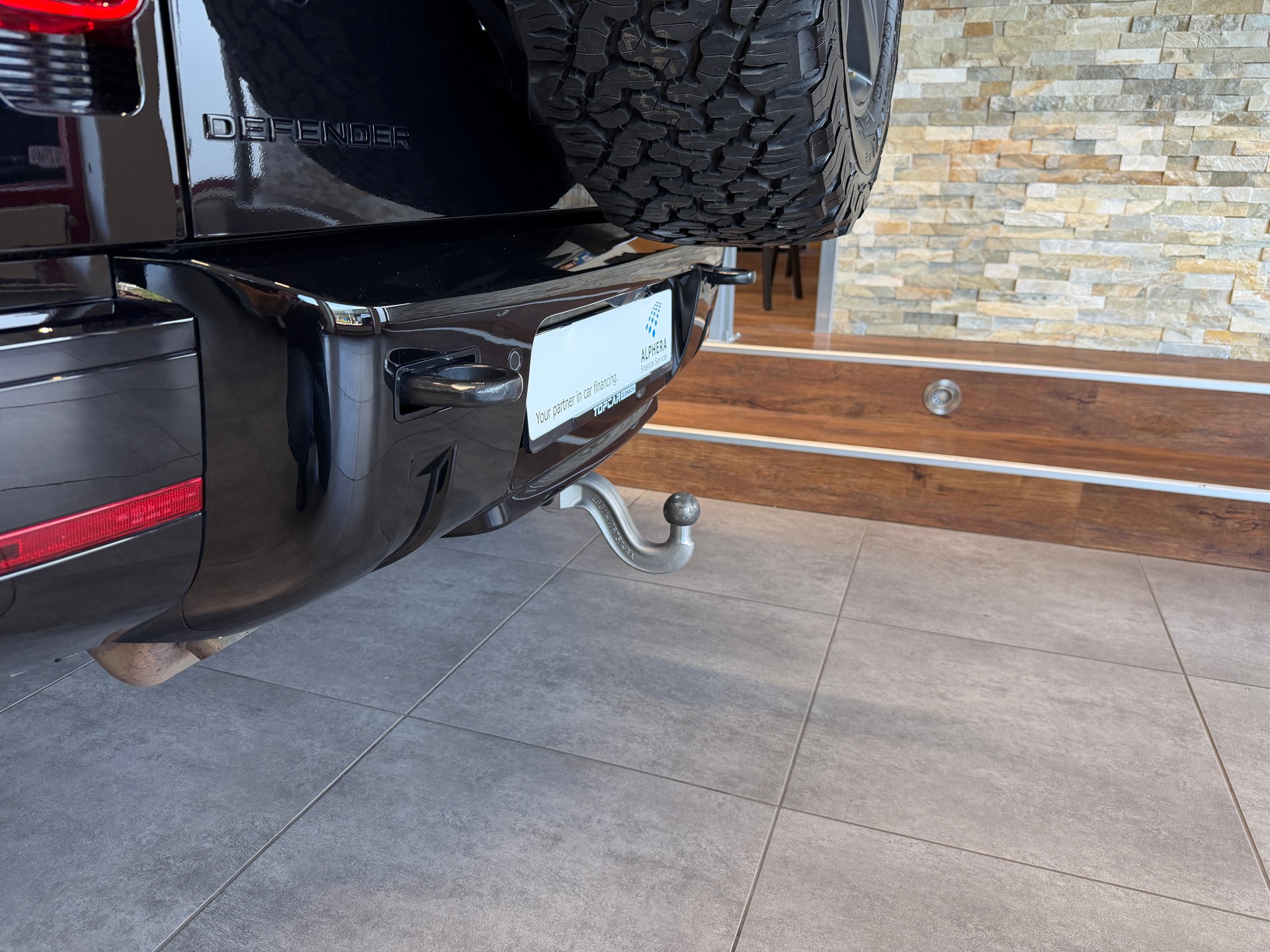 LAND ROVER Defender 90 3.0D I6 200 X-Dynamic SE AT8-image-4