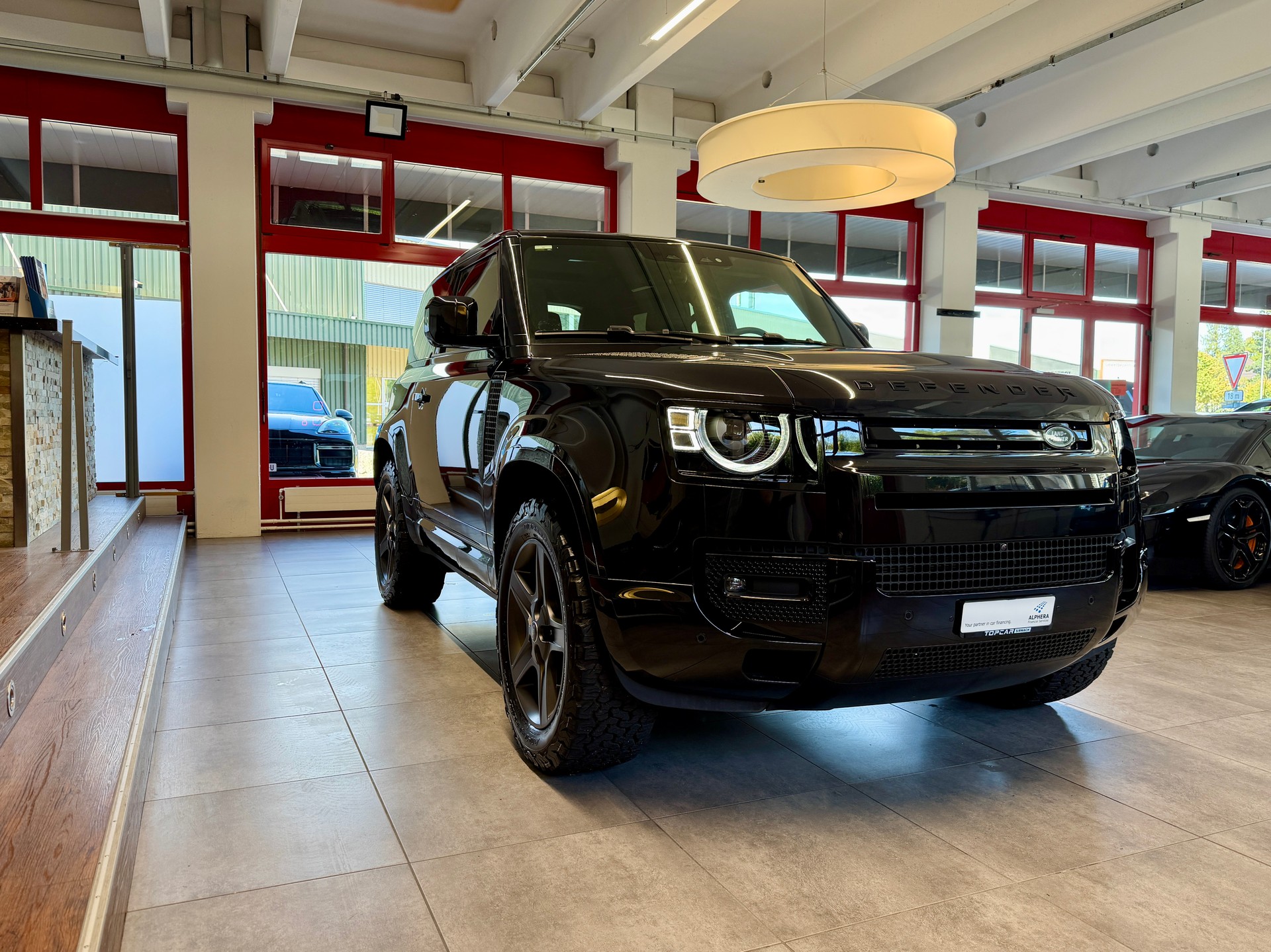 LAND ROVER Defender 90 3.0D I6 200 X-Dynamic SE AT8-image-8