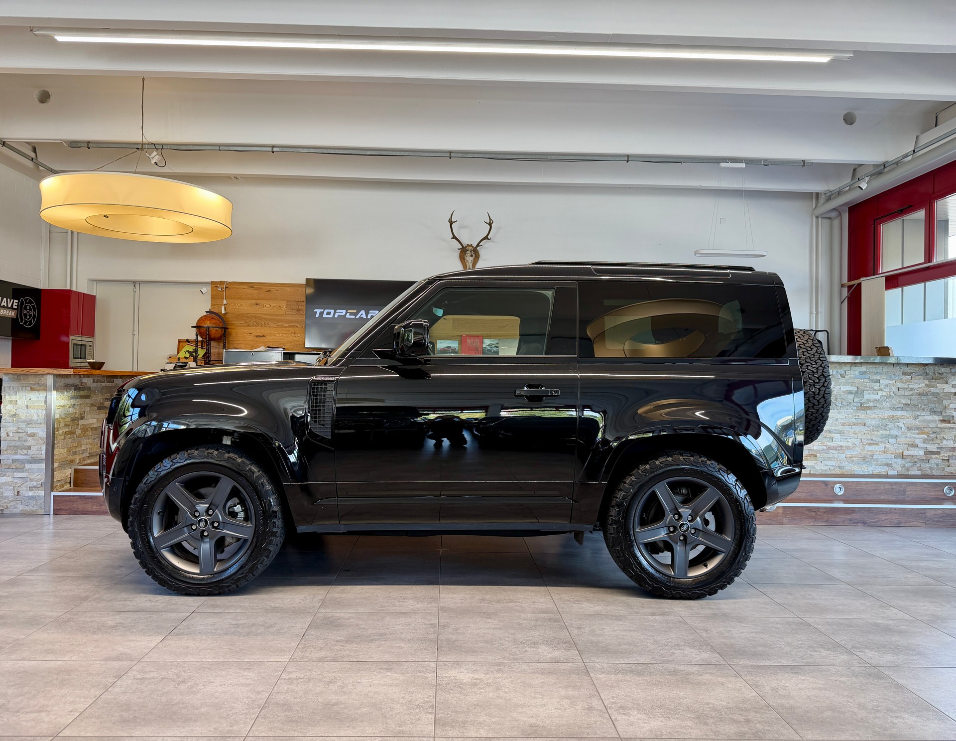 LAND ROVER Defender 90 3.0D I6 200 X-Dynamic SE AT8-image-2