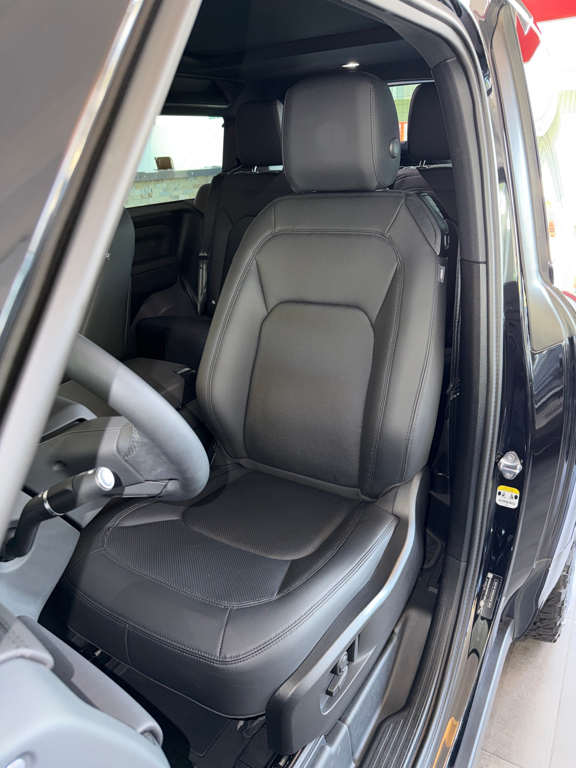 LAND ROVER Defender 90 3.0D I6 200 X-Dynamic SE AT8-image-11