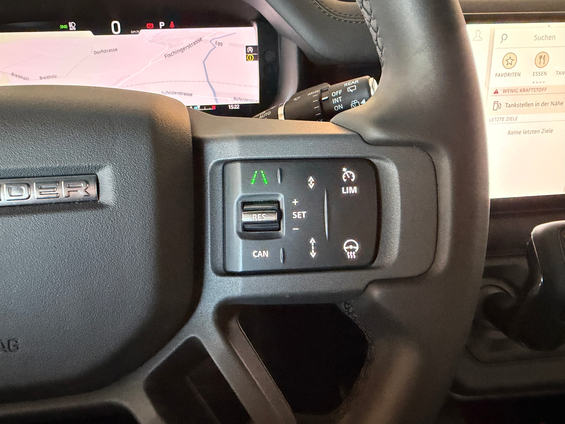 LAND ROVER Defender 90 3.0D I6 200 X-Dynamic SE AT8-image-17