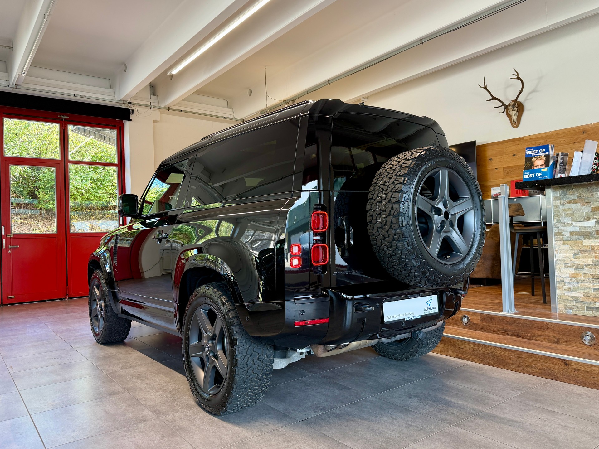 LAND ROVER Defender 90 3.0D I6 200 X-Dynamic SE AT8-image-5
