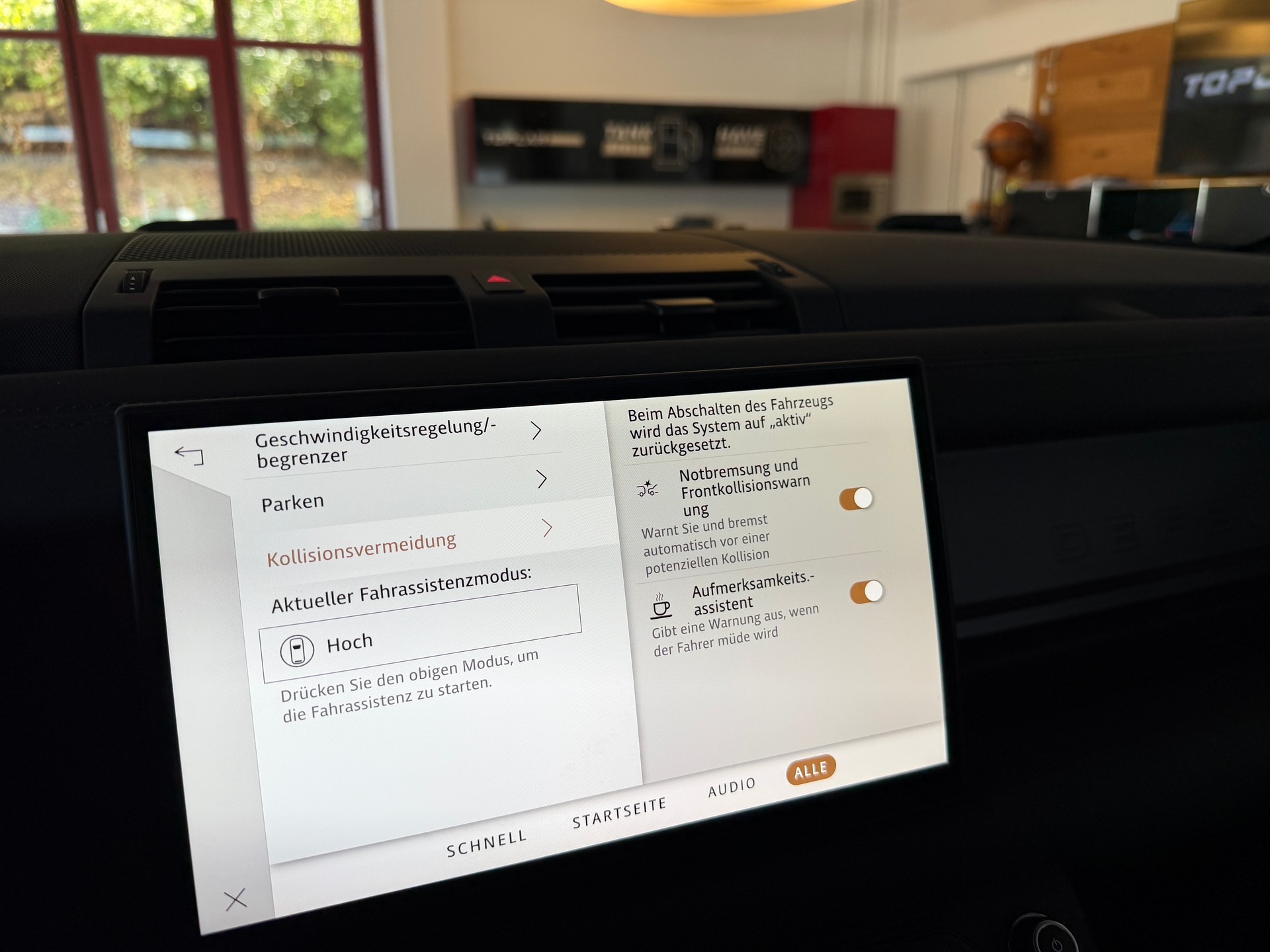 LAND ROVER Defender 90 3.0D I6 200 X-Dynamic SE AT8-image-30