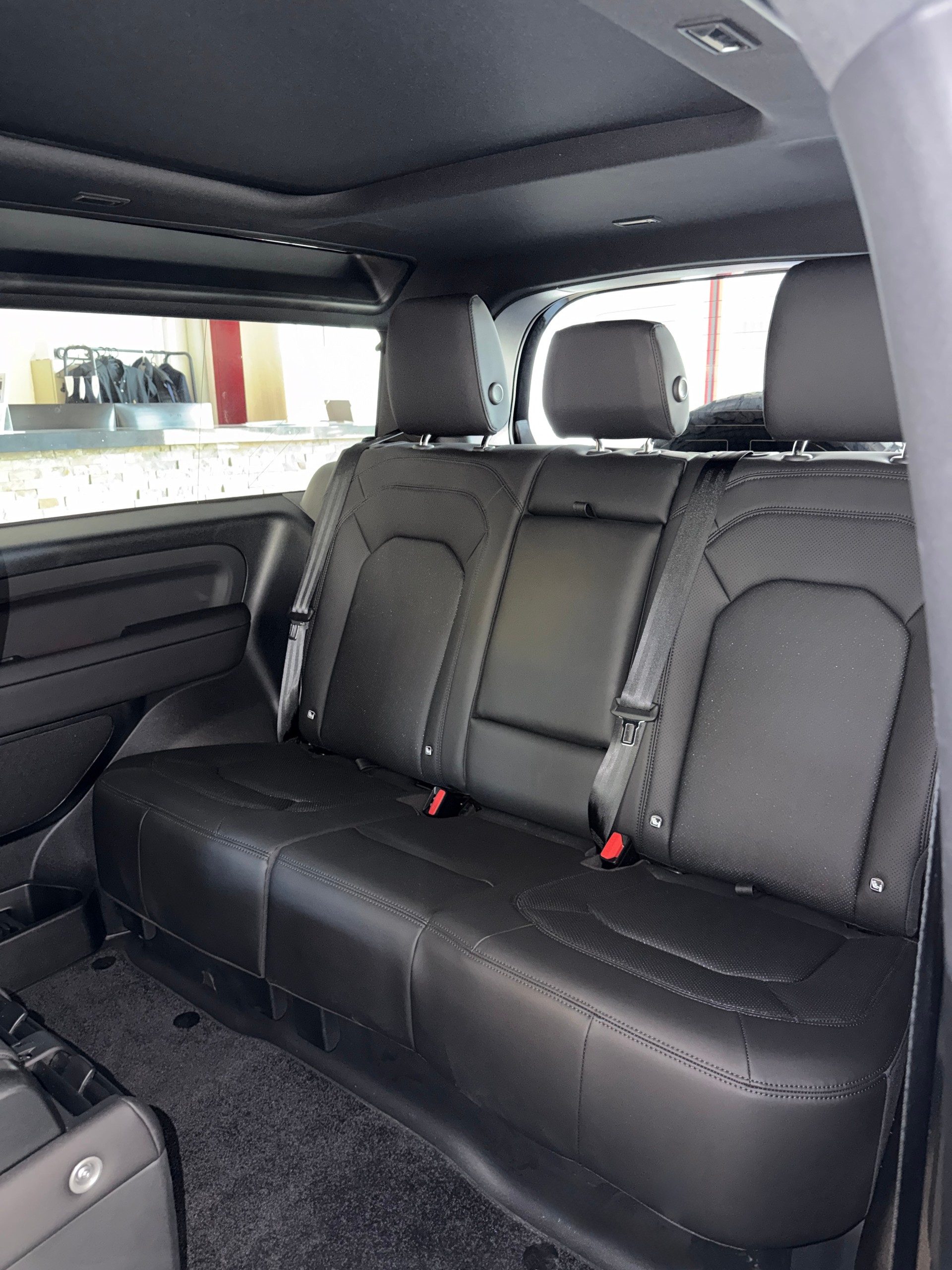 LAND ROVER Defender 90 3.0D I6 200 X-Dynamic SE AT8-image-13