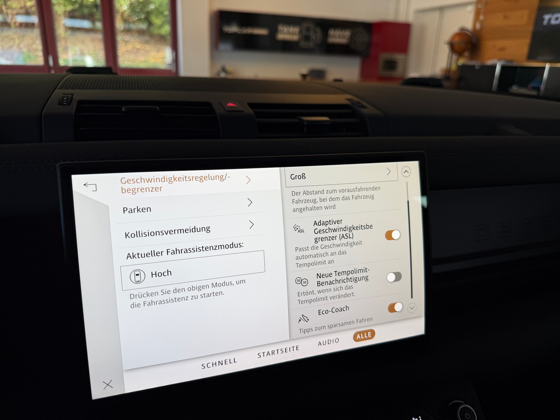 LAND ROVER Defender 90 3.0D I6 200 X-Dynamic SE AT8-image-28
