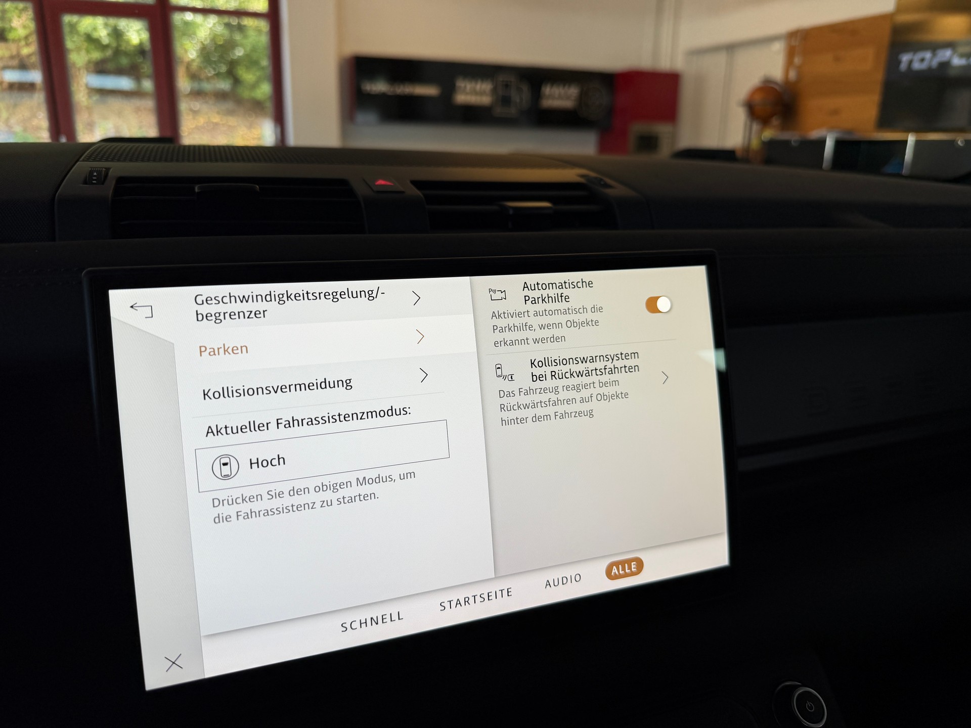 LAND ROVER Defender 90 3.0D I6 200 X-Dynamic SE AT8-image-29