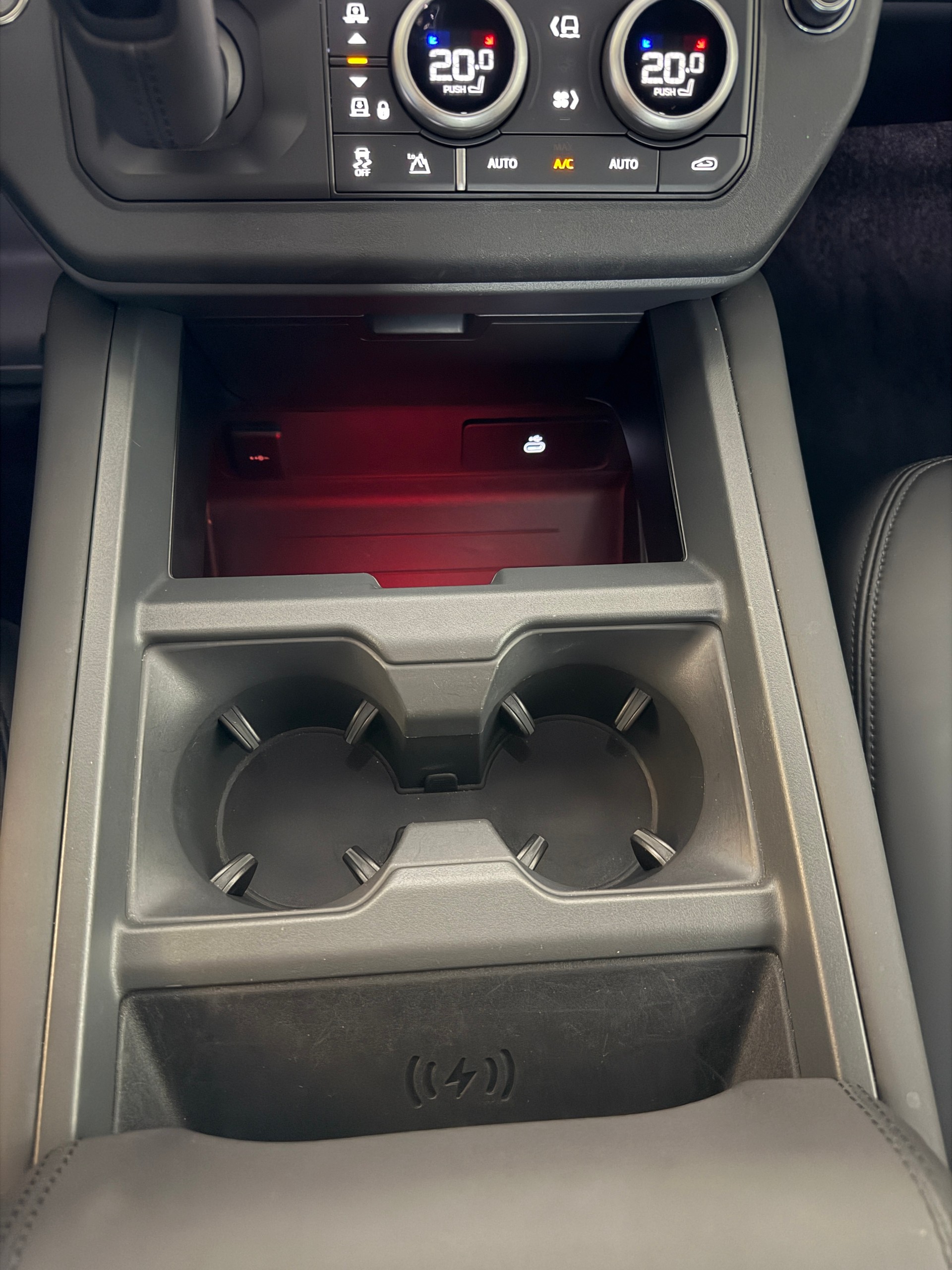 LAND ROVER Defender 90 3.0D I6 200 X-Dynamic SE AT8-image-18