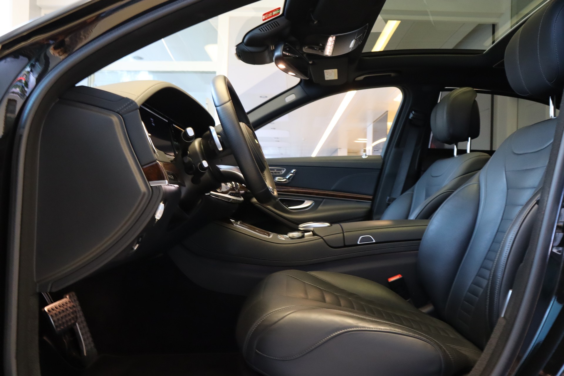 MERCEDES-BENZ S 500 4Matic 9G-Tronic AMG Line-image-9
