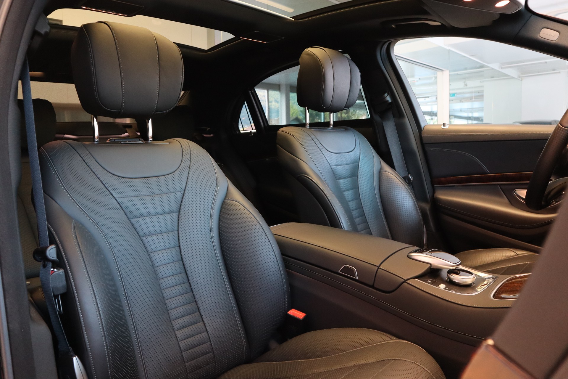 MERCEDES-BENZ S 500 4Matic 9G-Tronic AMG Line-image-13