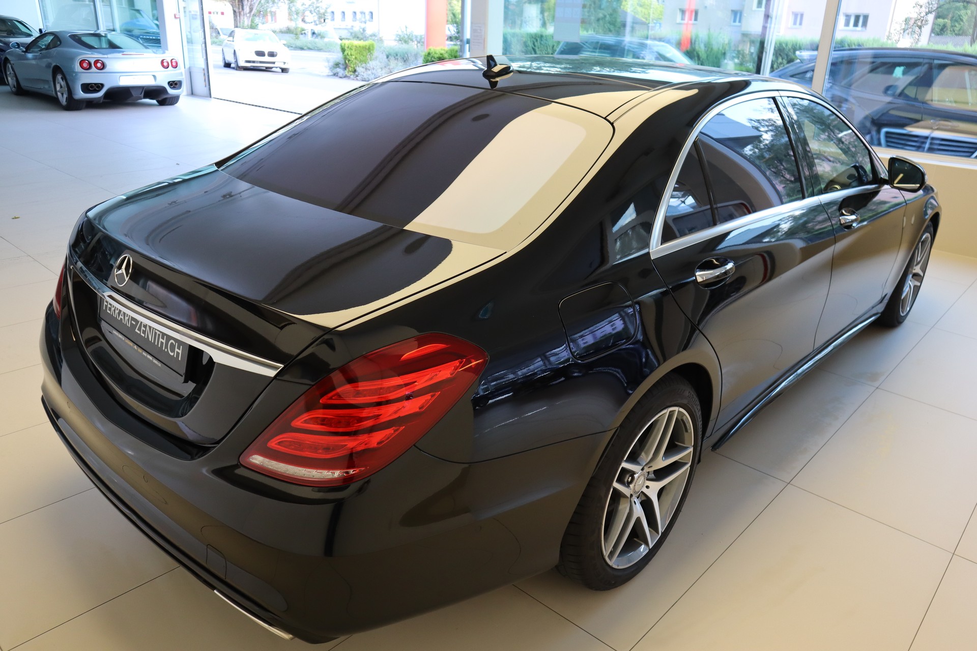 MERCEDES-BENZ S 500 4Matic 9G-Tronic AMG Line-image-4