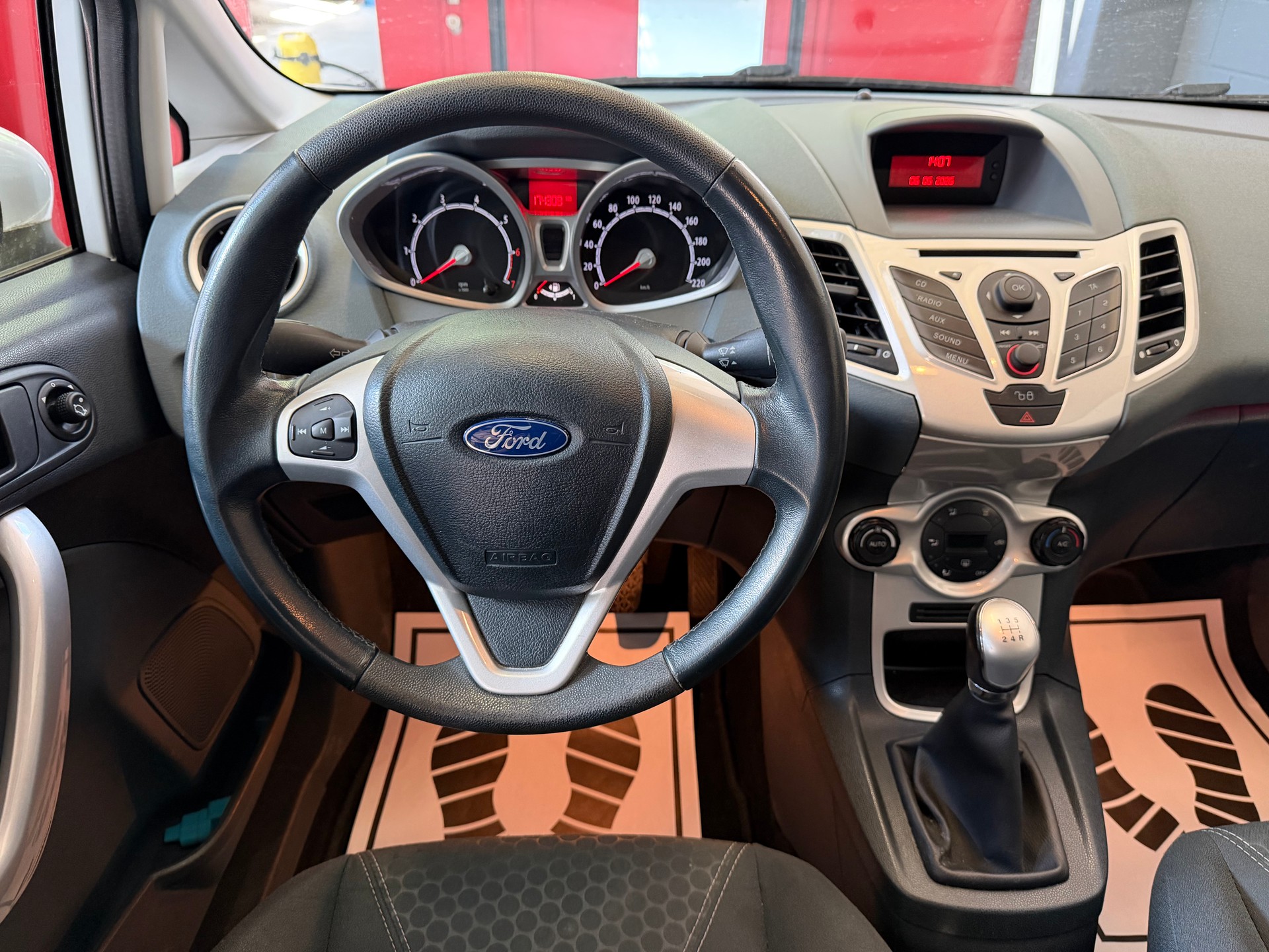 FORD Fiesta 1.4 16V Colourline //NEU AB MFK-image-10