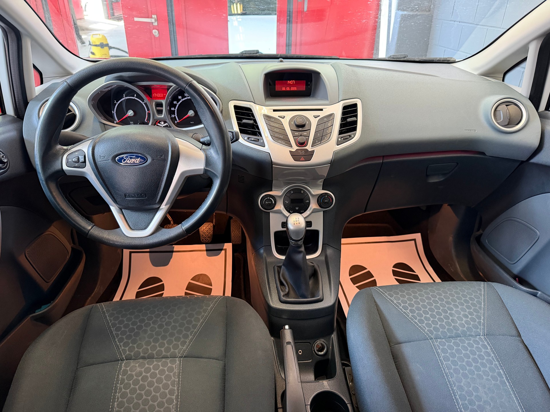 FORD Fiesta 1.4 16V Colourline //NEU AB MFK-image-9