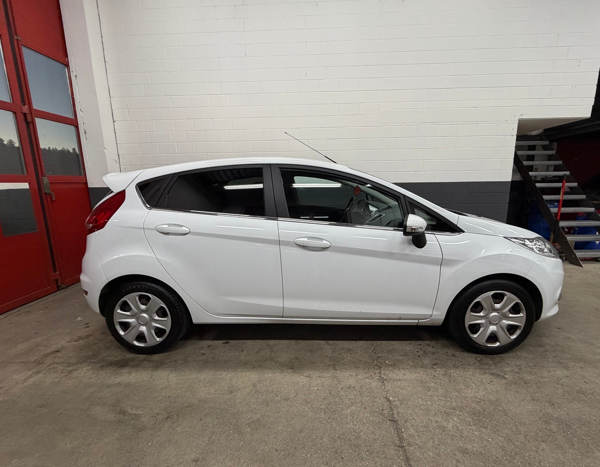 FORD Fiesta 1.4 16V Colourline //NEU AB MFK-image-3