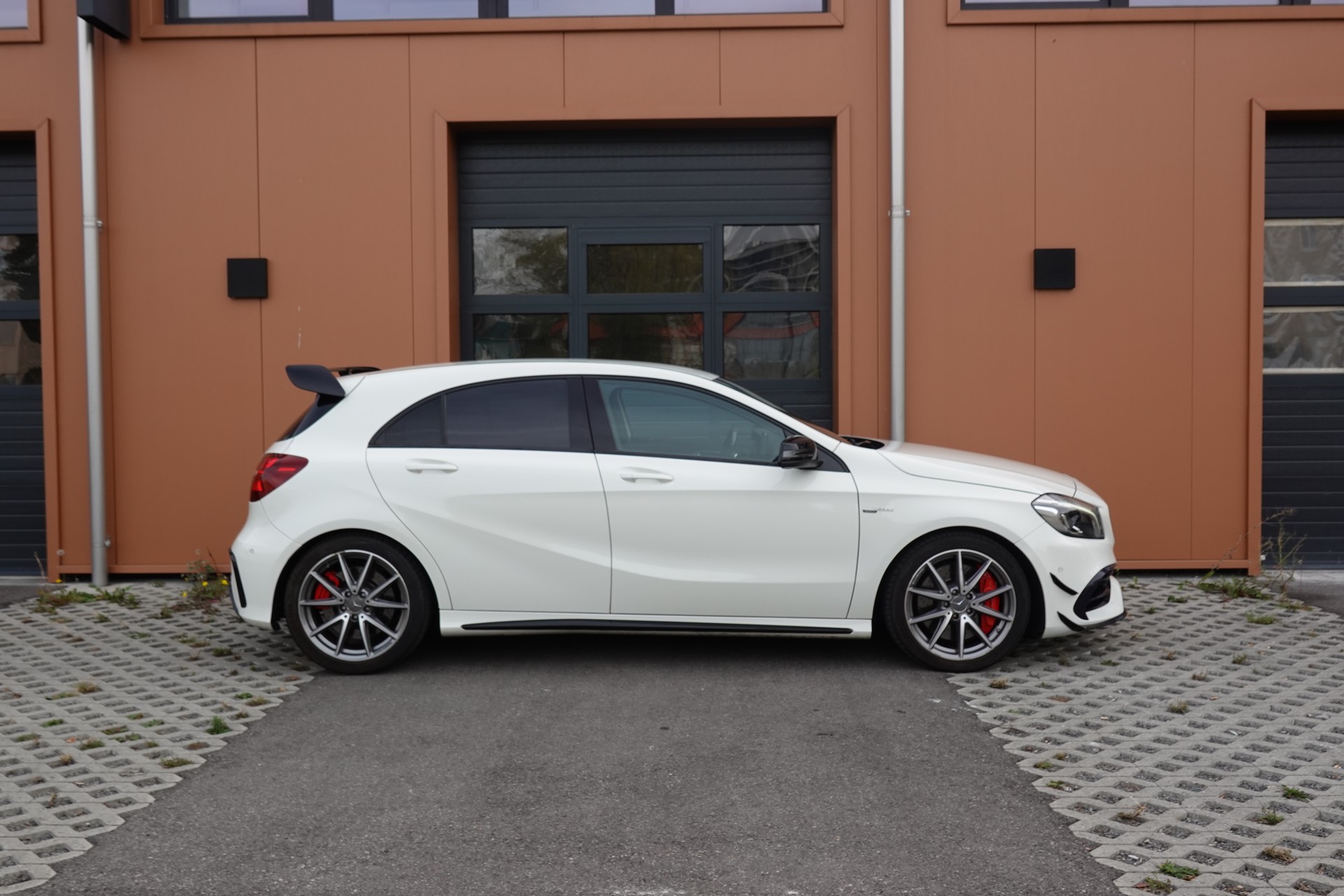 MERCEDES-BENZ A 45 AMG 4Matic "* Pack AMG * Caméra de Recul * Tempomat Adaptatif * Clim Auto * Jantes 18 * Aide à la Conduite *"-image-3