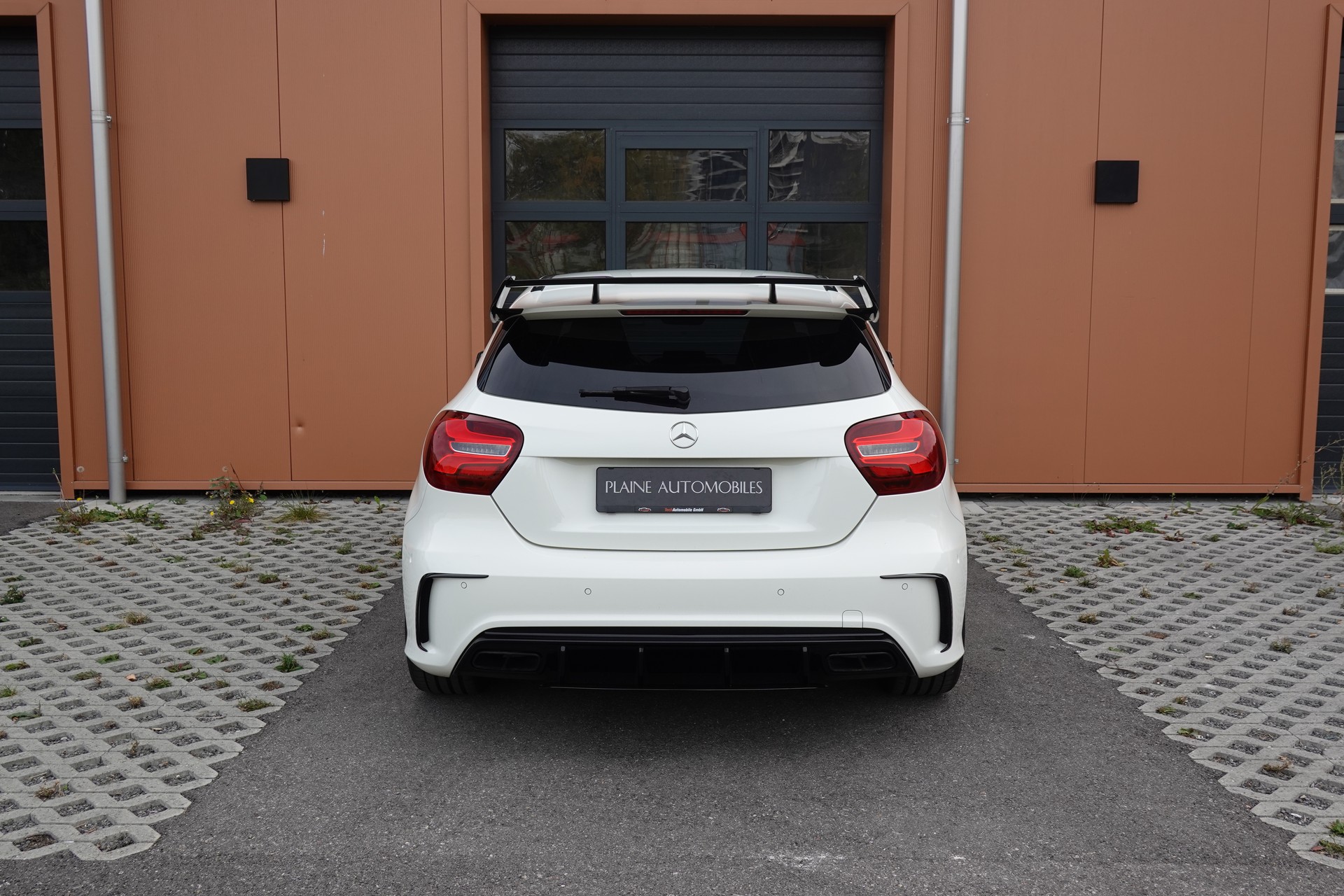 MERCEDES-BENZ A 45 AMG 4Matic "* Pack AMG * Caméra de Recul * Tempomat Adaptatif * Clim Auto * Jantes 18 * Aide à la Conduite *"-image-8