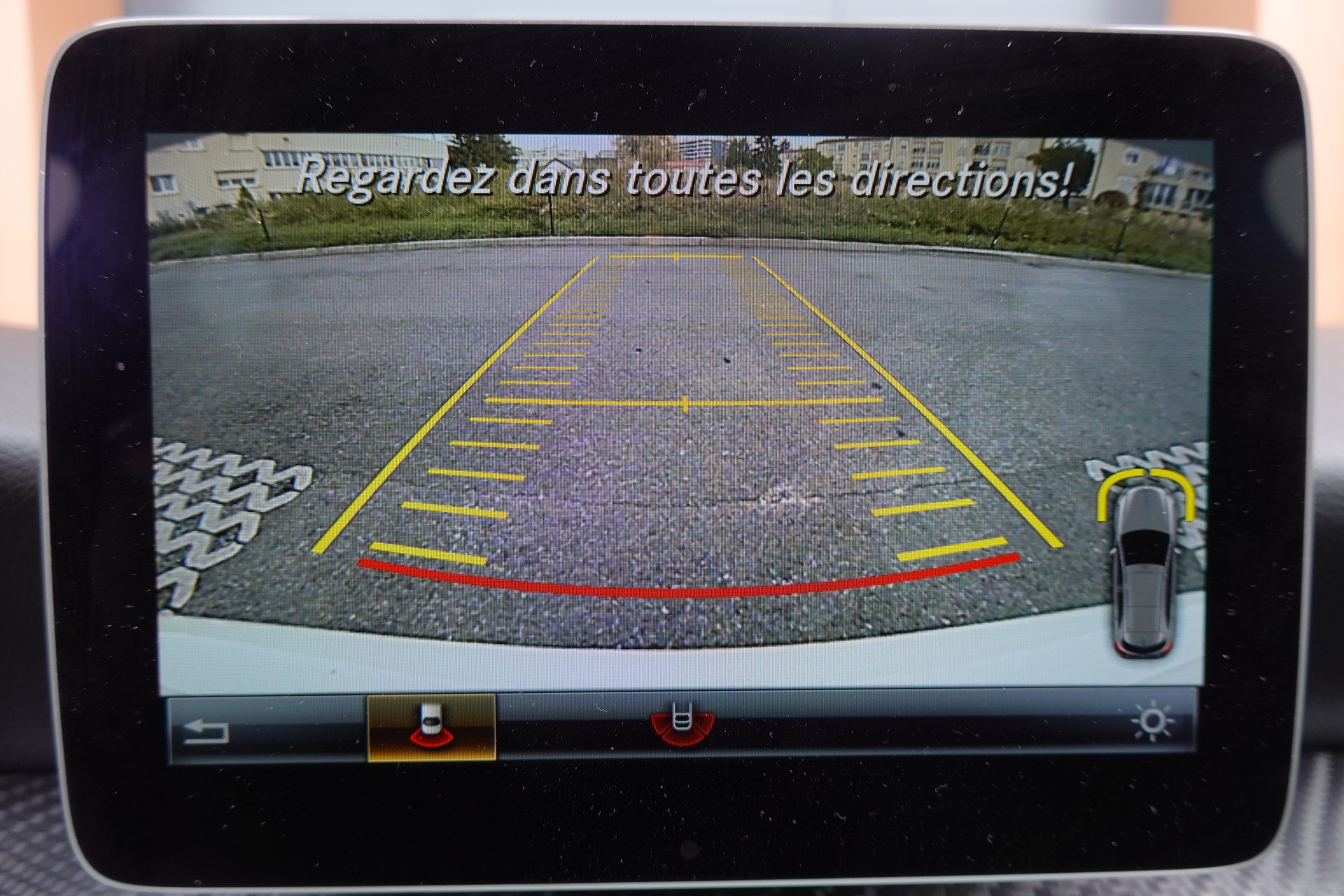 MERCEDES-BENZ A 45 AMG 4Matic "* Pack AMG * Caméra de Recul * Tempomat Adaptatif * Clim Auto * Jantes 18 * Aide à la Conduite *"-image-19