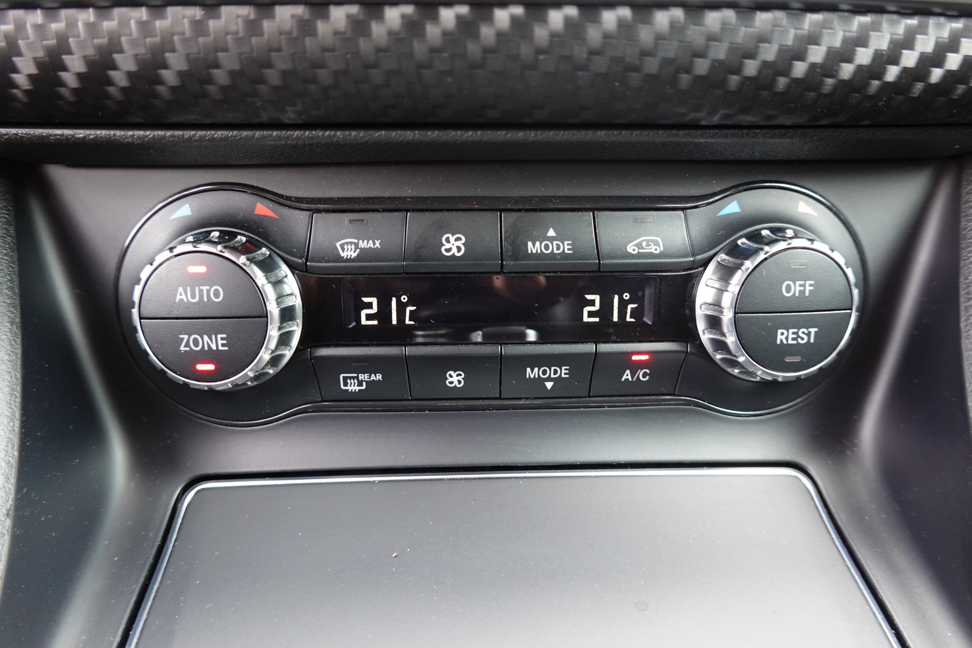 MERCEDES-BENZ A 45 AMG 4Matic "* Pack AMG * Caméra de Recul * Tempomat Adaptatif * Clim Auto * Jantes 18 * Aide à la Conduite *"-image-16