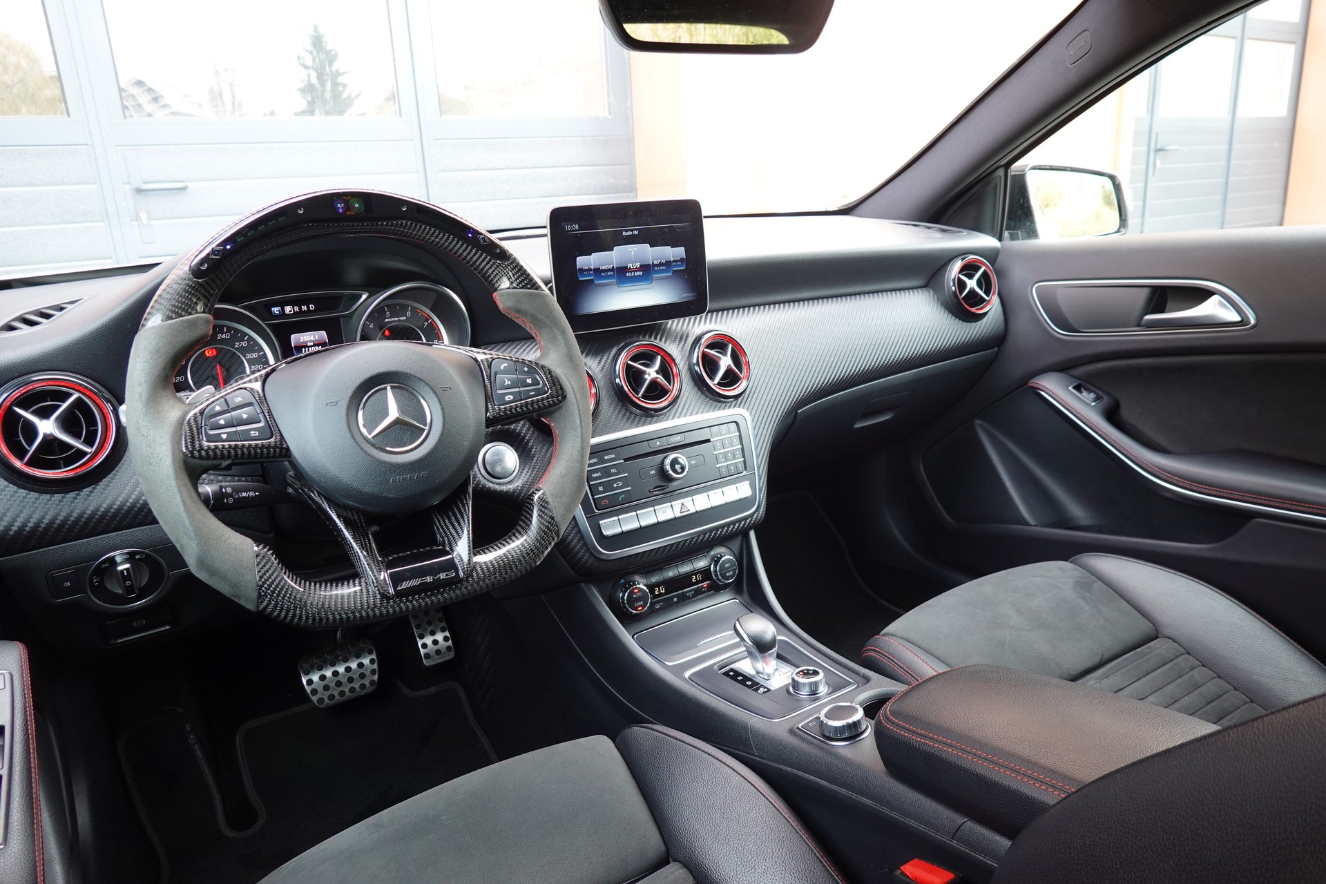 MERCEDES-BENZ A 45 AMG 4Matic "* Pack AMG * Caméra de Recul * Tempomat Adaptatif * Clim Auto * Jantes 18 * Aide à la Conduite *"-image-12