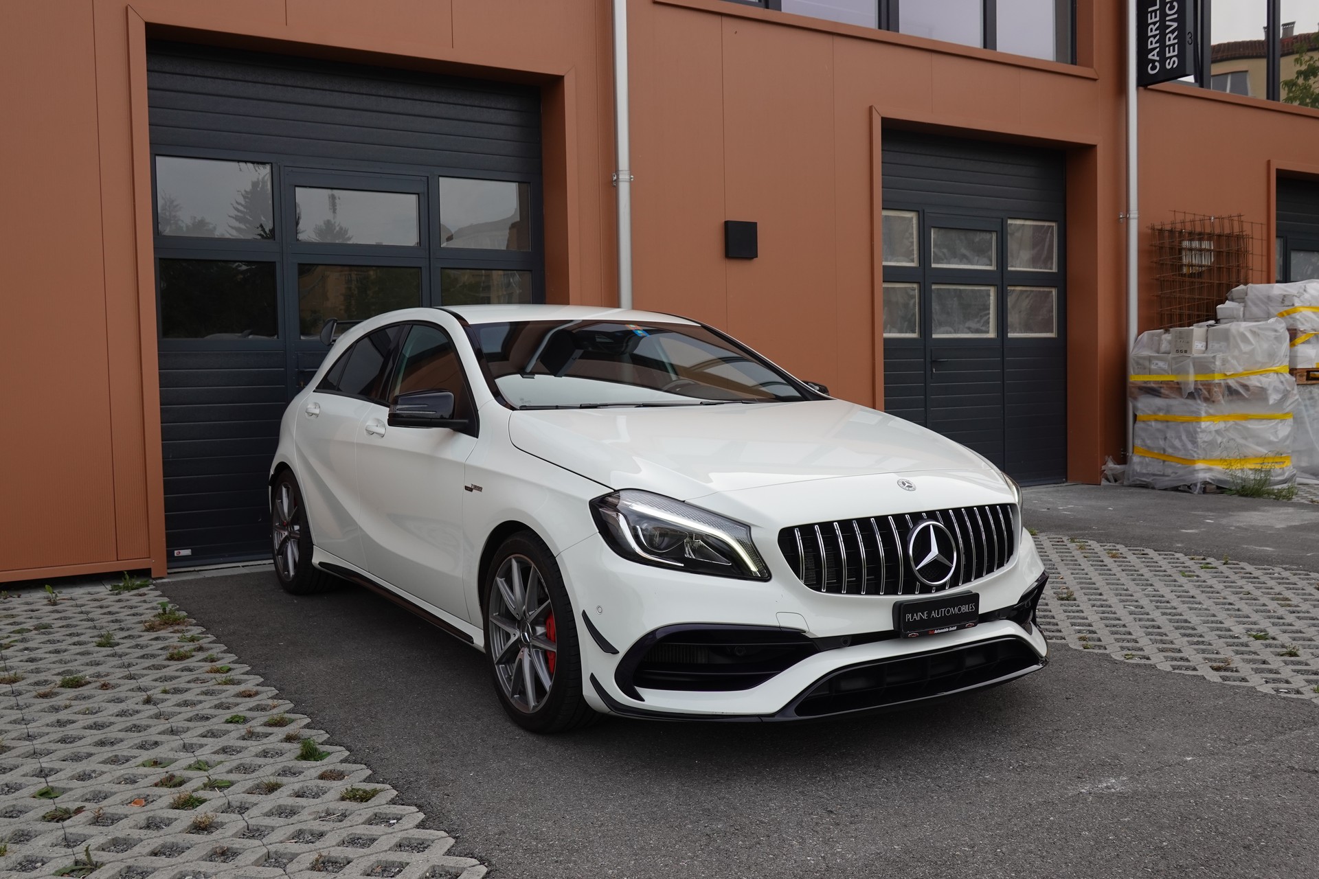 MERCEDES-BENZ A 45 AMG 4Matic "* Pack AMG * Caméra de Recul * Tempomat Adaptatif * Clim Auto * Jantes 18 * Aide à la Conduite *"-image-2