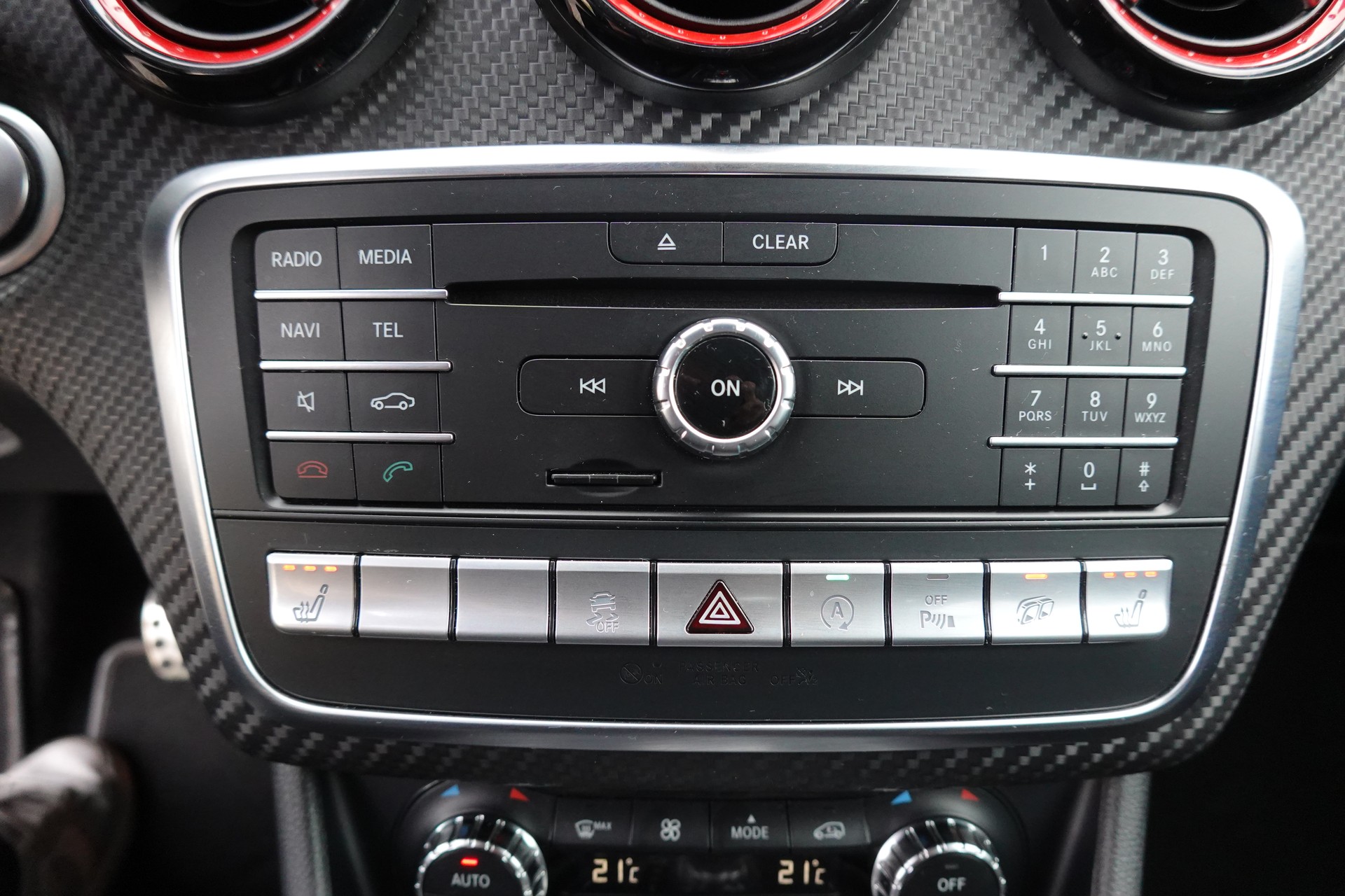 MERCEDES-BENZ A 45 AMG 4Matic "* Pack AMG * Caméra de Recul * Tempomat Adaptatif * Clim Auto * Jantes 18 * Aide à la Conduite *"-image-17