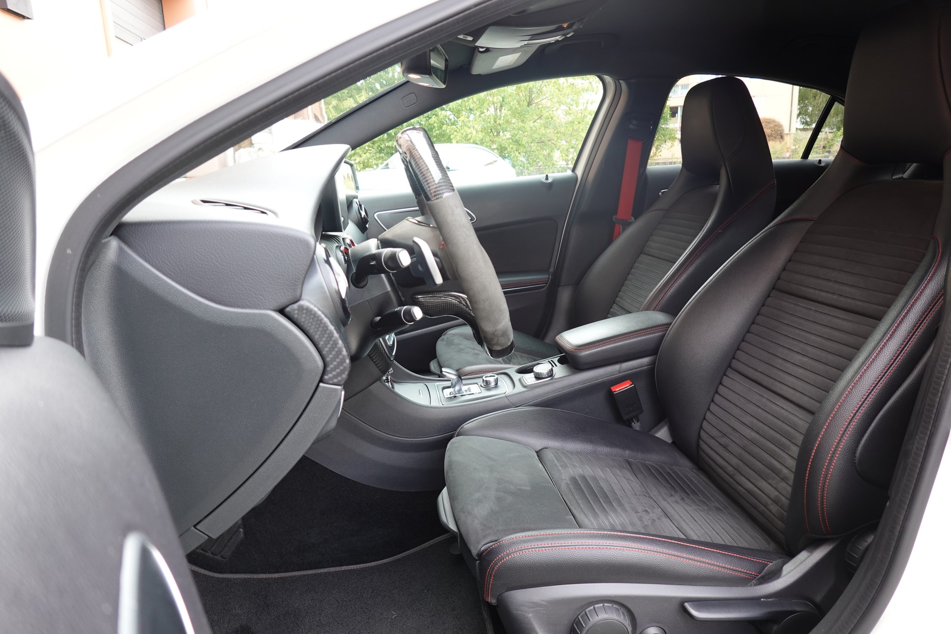 MERCEDES-BENZ A 45 AMG 4Matic "* Pack AMG * Caméra de Recul * Tempomat Adaptatif * Clim Auto * Jantes 18 * Aide à la Conduite *"-image-23