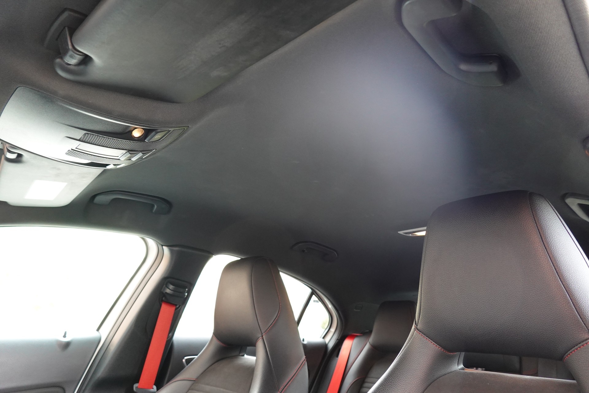 MERCEDES-BENZ A 45 AMG 4Matic "* Pack AMG * Caméra de Recul * Tempomat Adaptatif * Clim Auto * Jantes 18 * Aide à la Conduite *"-image-22