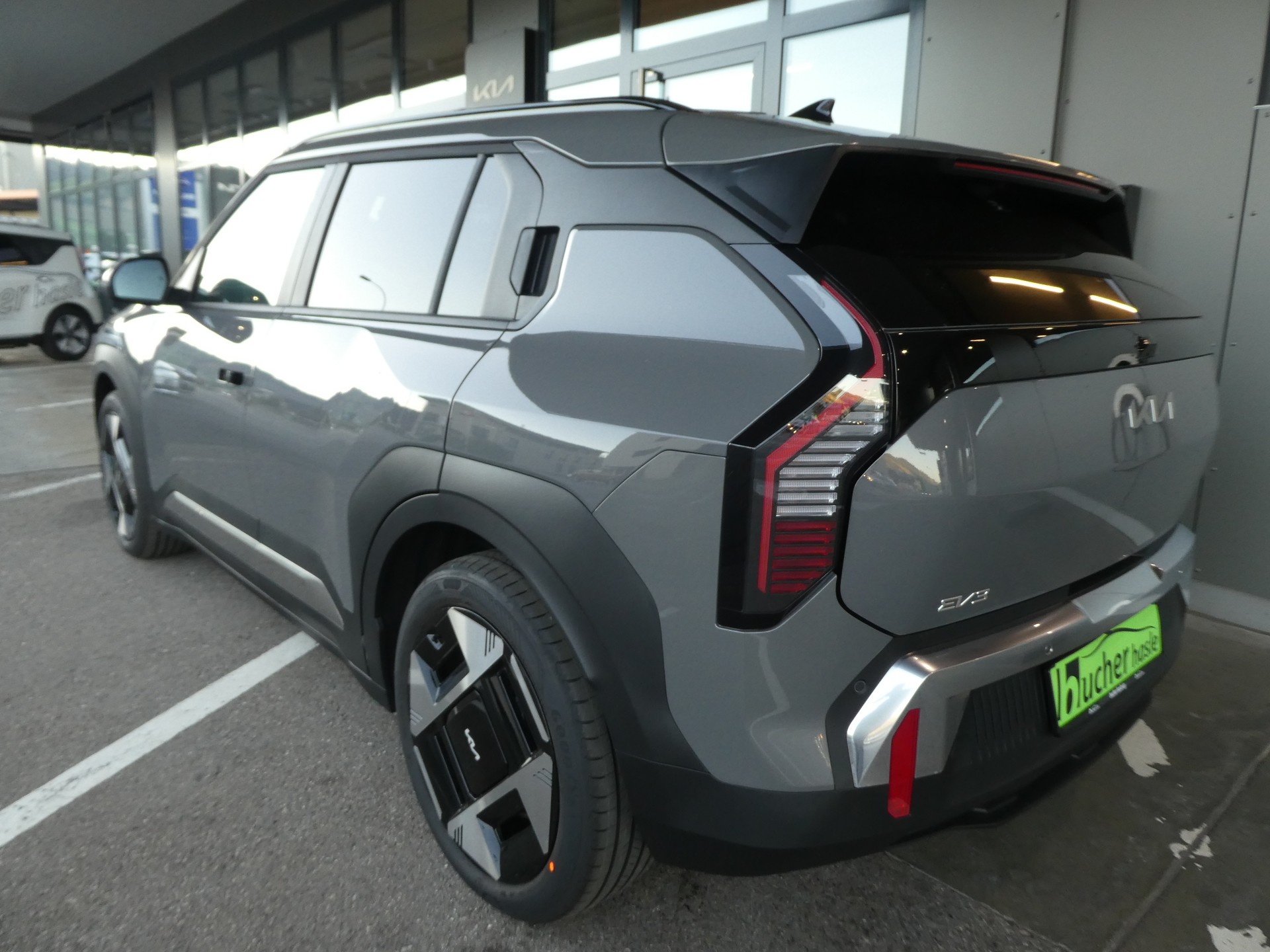 KIA EV3 81,4 kWh Earth 4x4-image-4