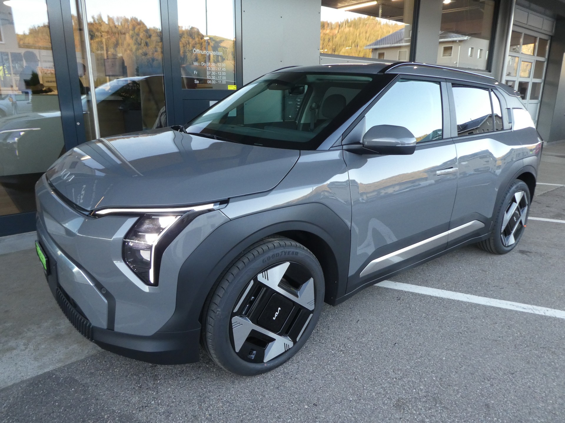 KIA EV3 81,4 kWh Earth 4x4-image-5