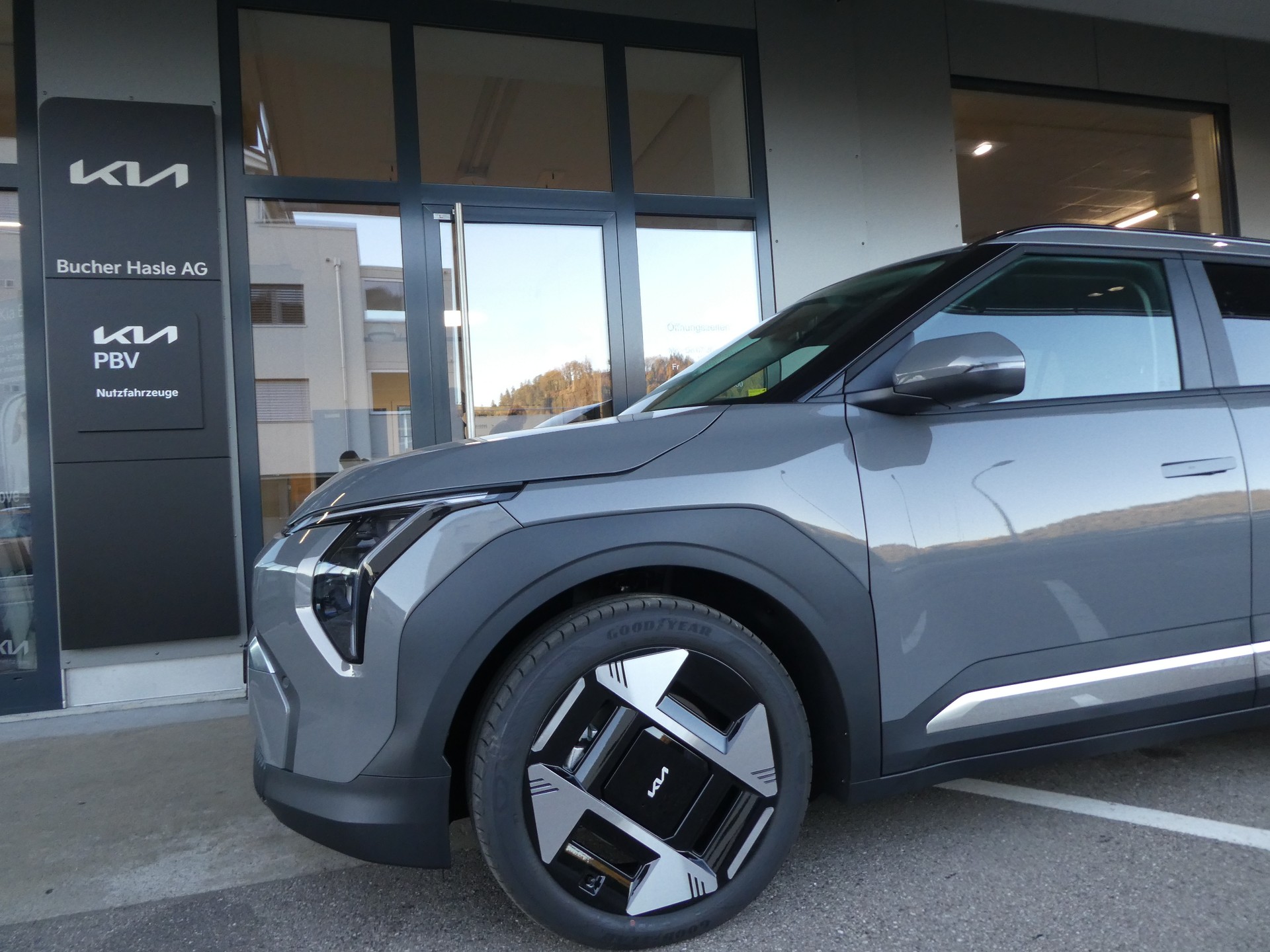 KIA EV3 81,4 kWh Earth 4x4-image-1