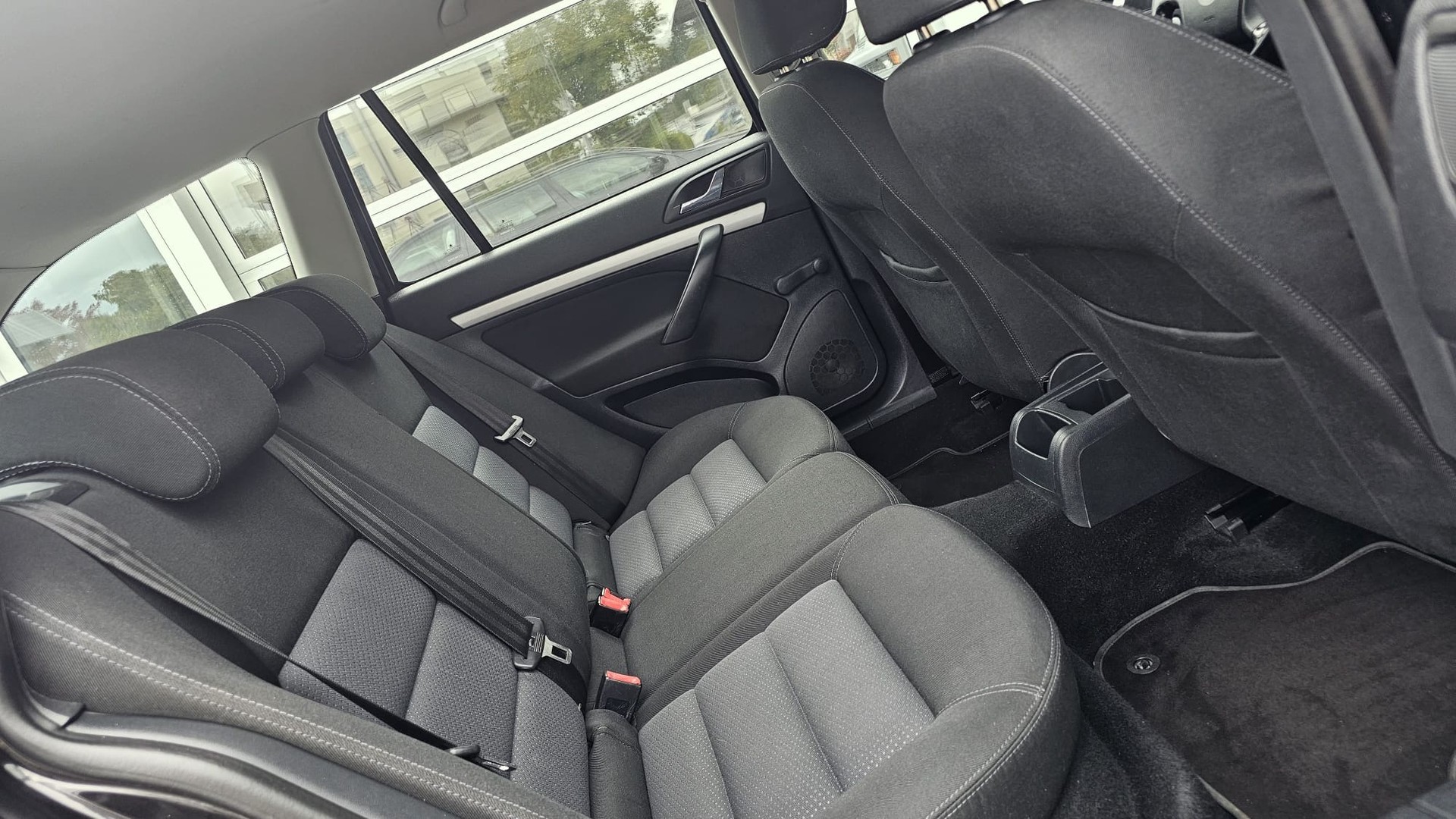 SKODA Octavia 2.0 TDI Adventure 4x4-image-10