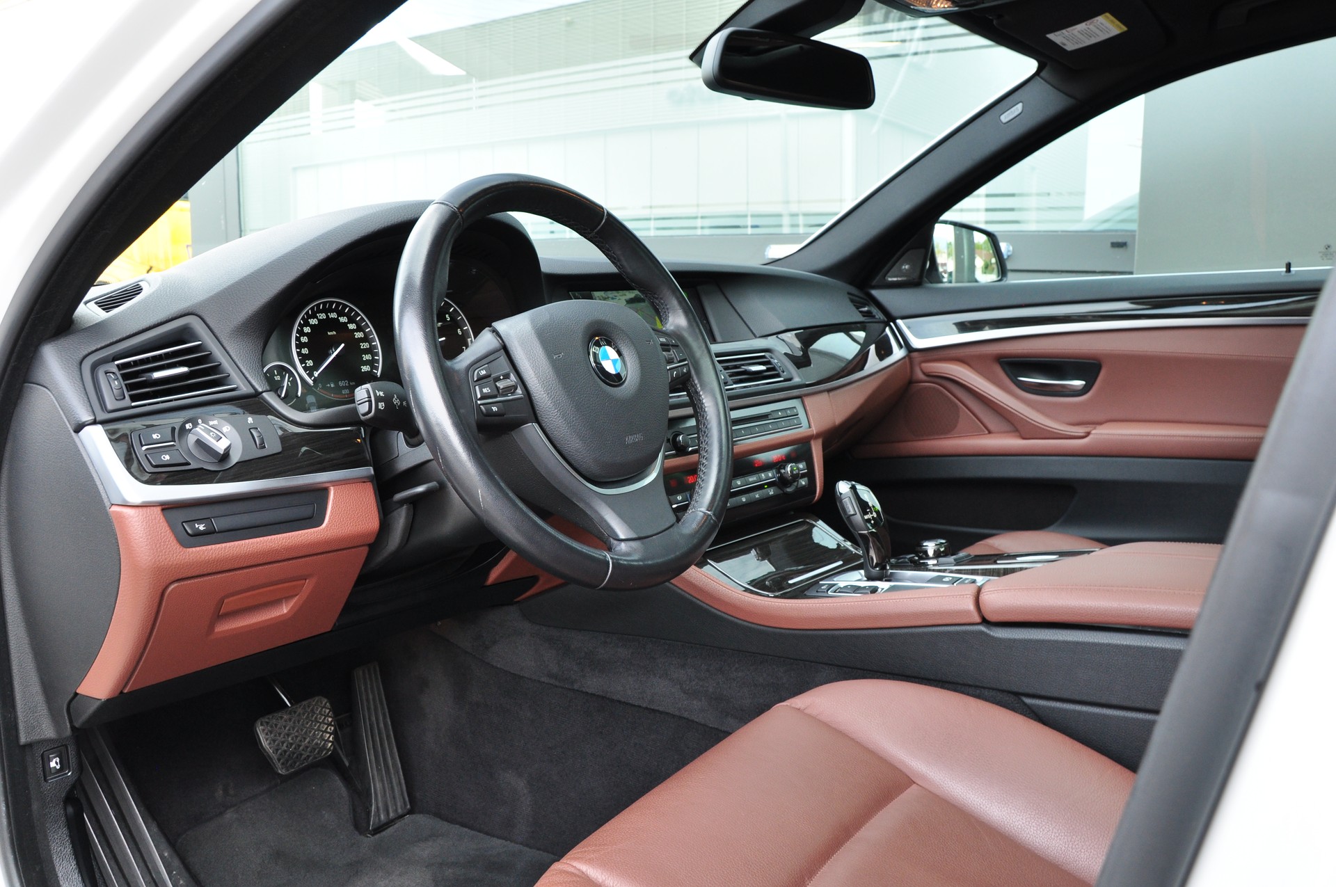 BMW 530i Steptronic-image-16