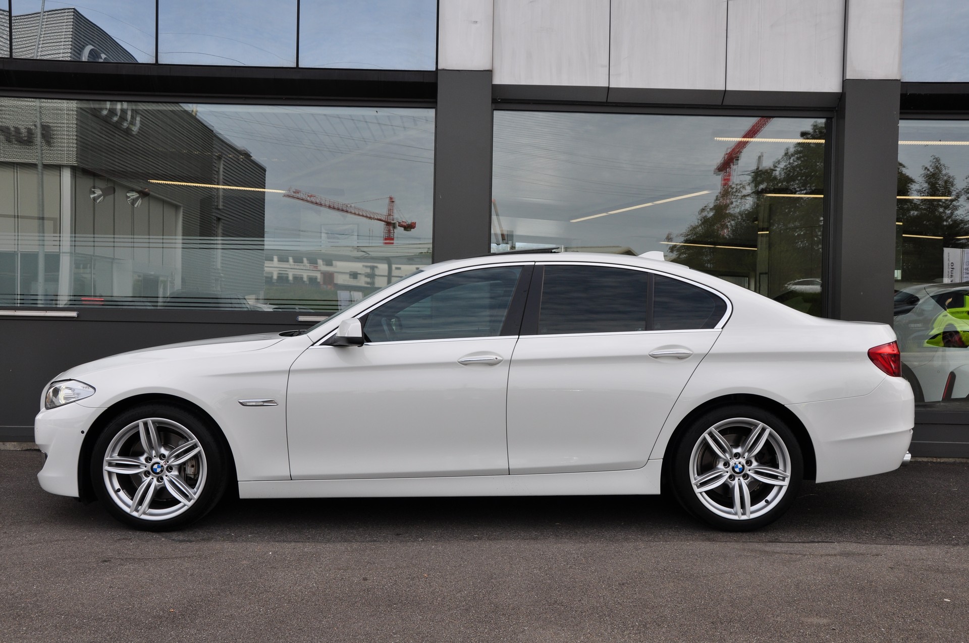 BMW 530i Steptronic-image-5