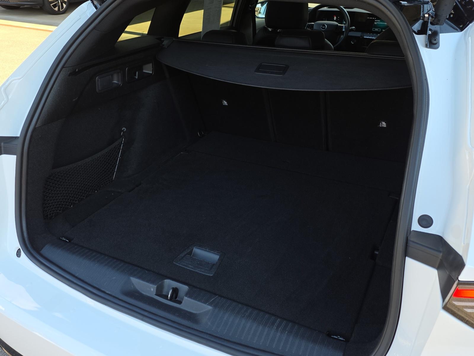 OPEL Astra Sports Tourer 1.2 T Hybrid GS-image-17