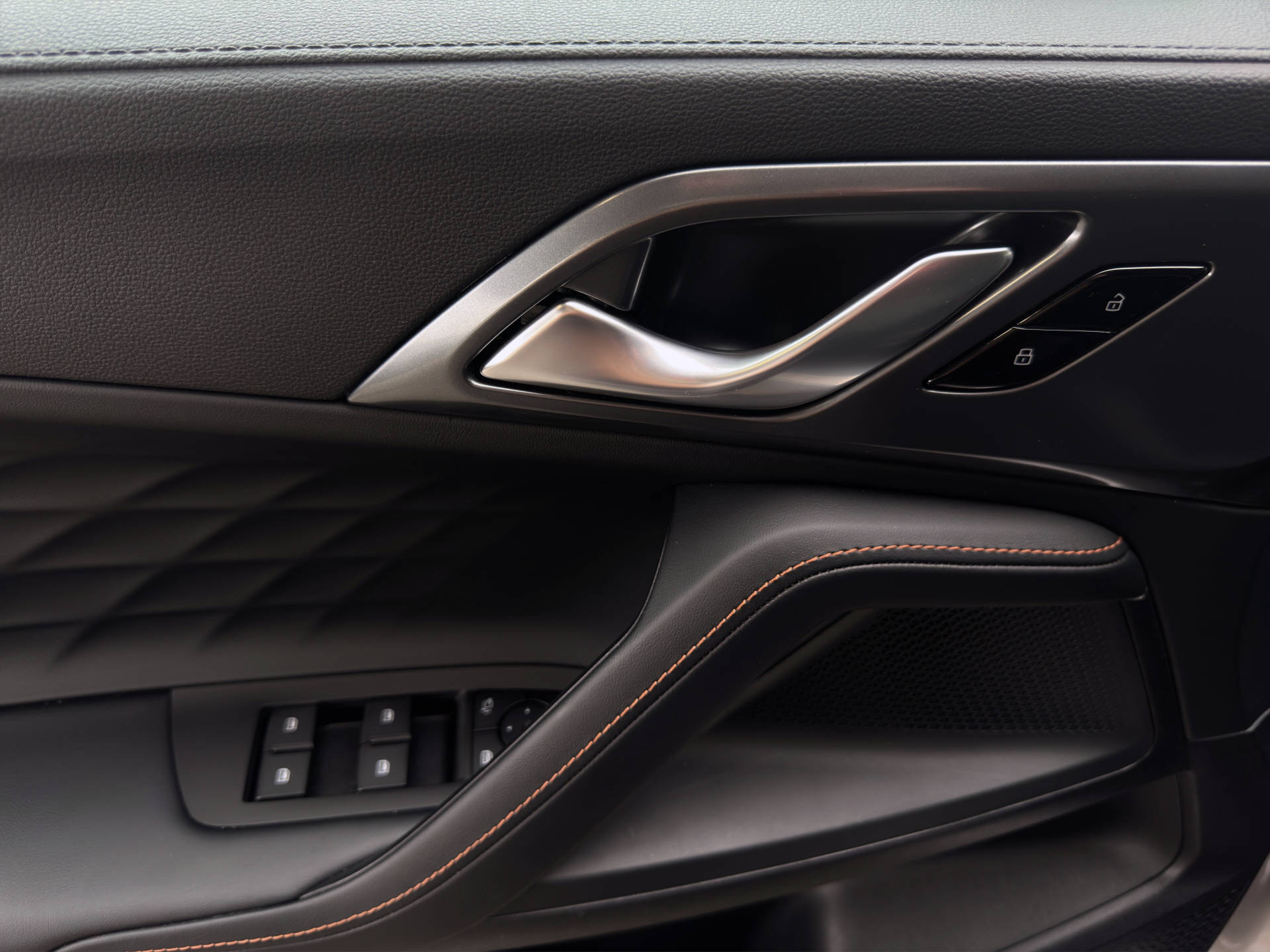 MG HS 1.5 Vti-Tech Luxury-image-8