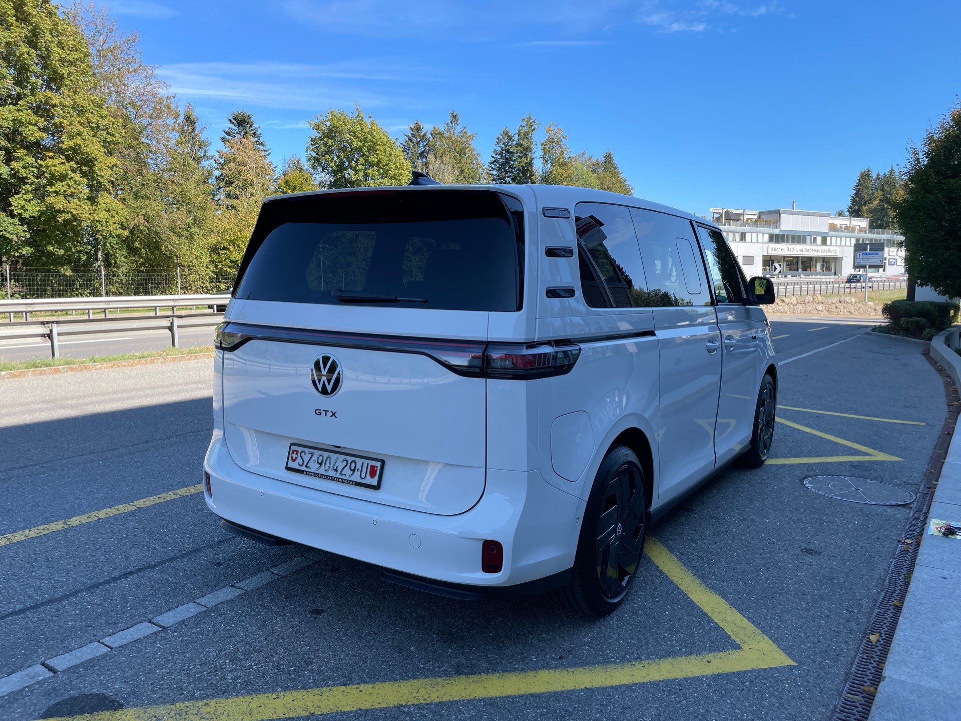 VW ID.Buzz NWB GTX 4 Motion, 7-Sitzer, AHK, Panorama-image-5