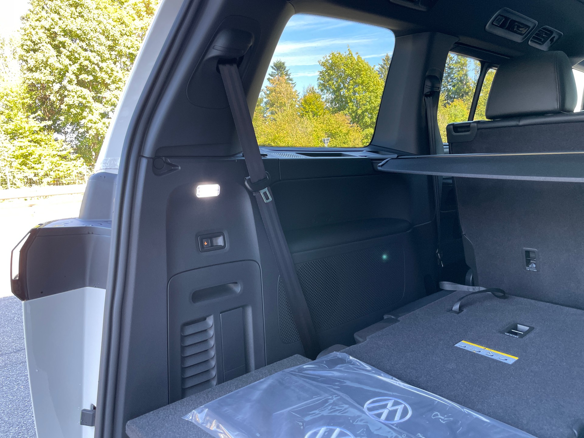 VW ID.Buzz NWB GTX 4 Motion, 7-Sitzer, AHK, Panorama-image-9