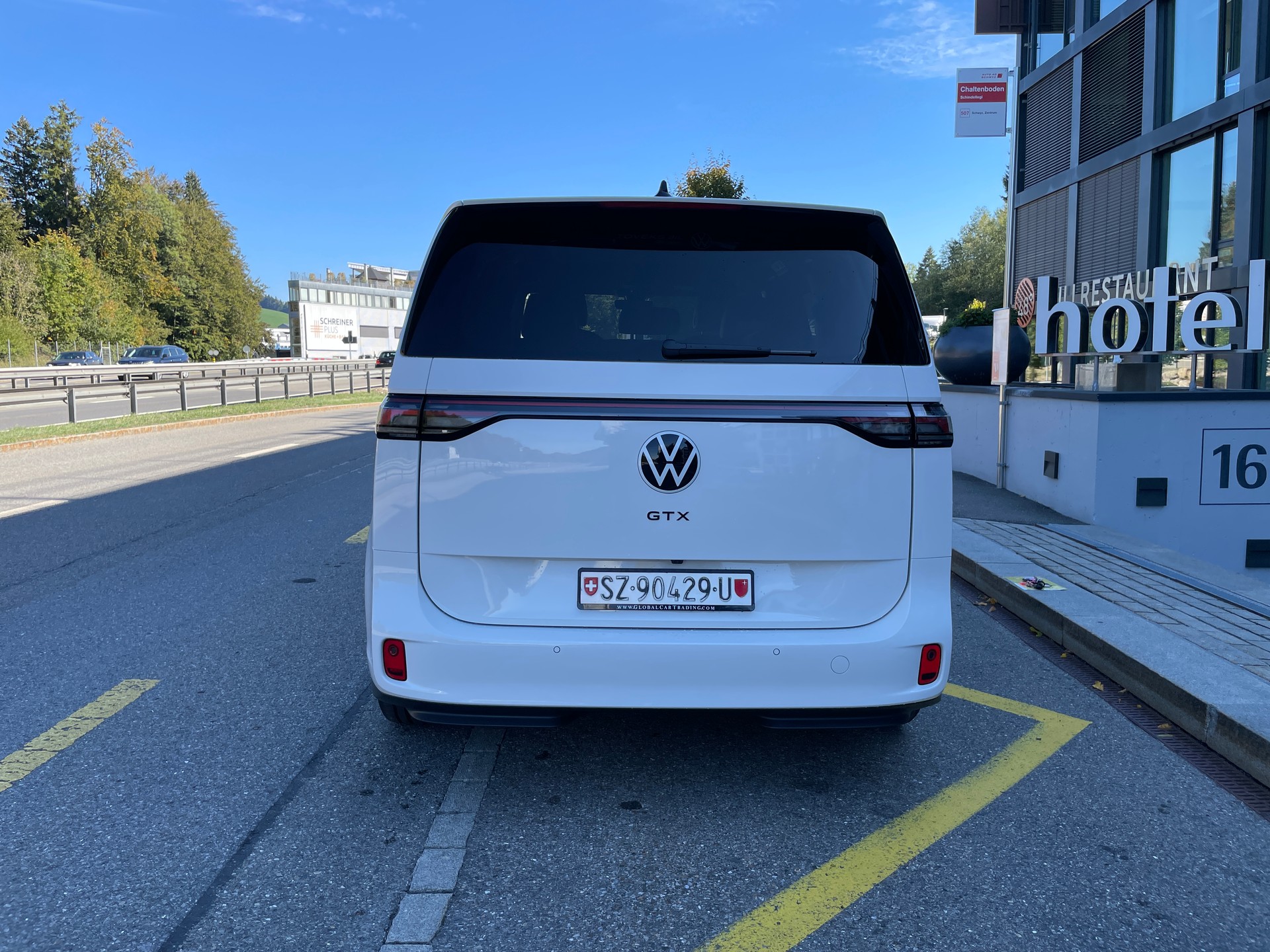 VW ID.Buzz NWB GTX 4 Motion, 7-Sitzer, AHK, Panorama-image-6