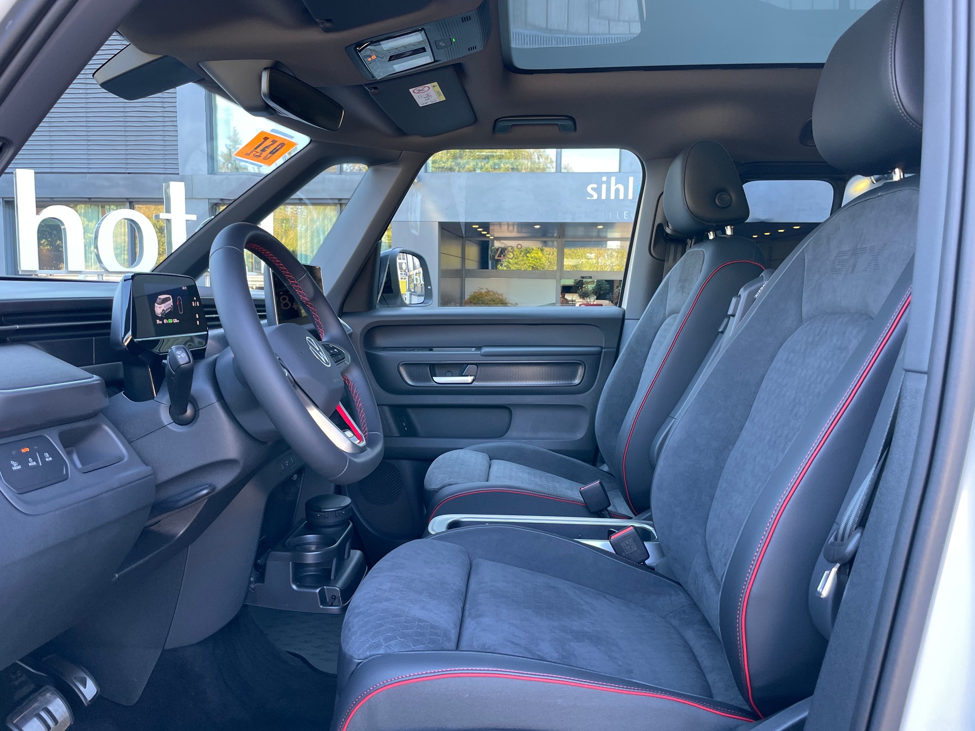 VW ID.Buzz NWB GTX 4 Motion, 7-Sitzer, AHK, Panorama-image-13