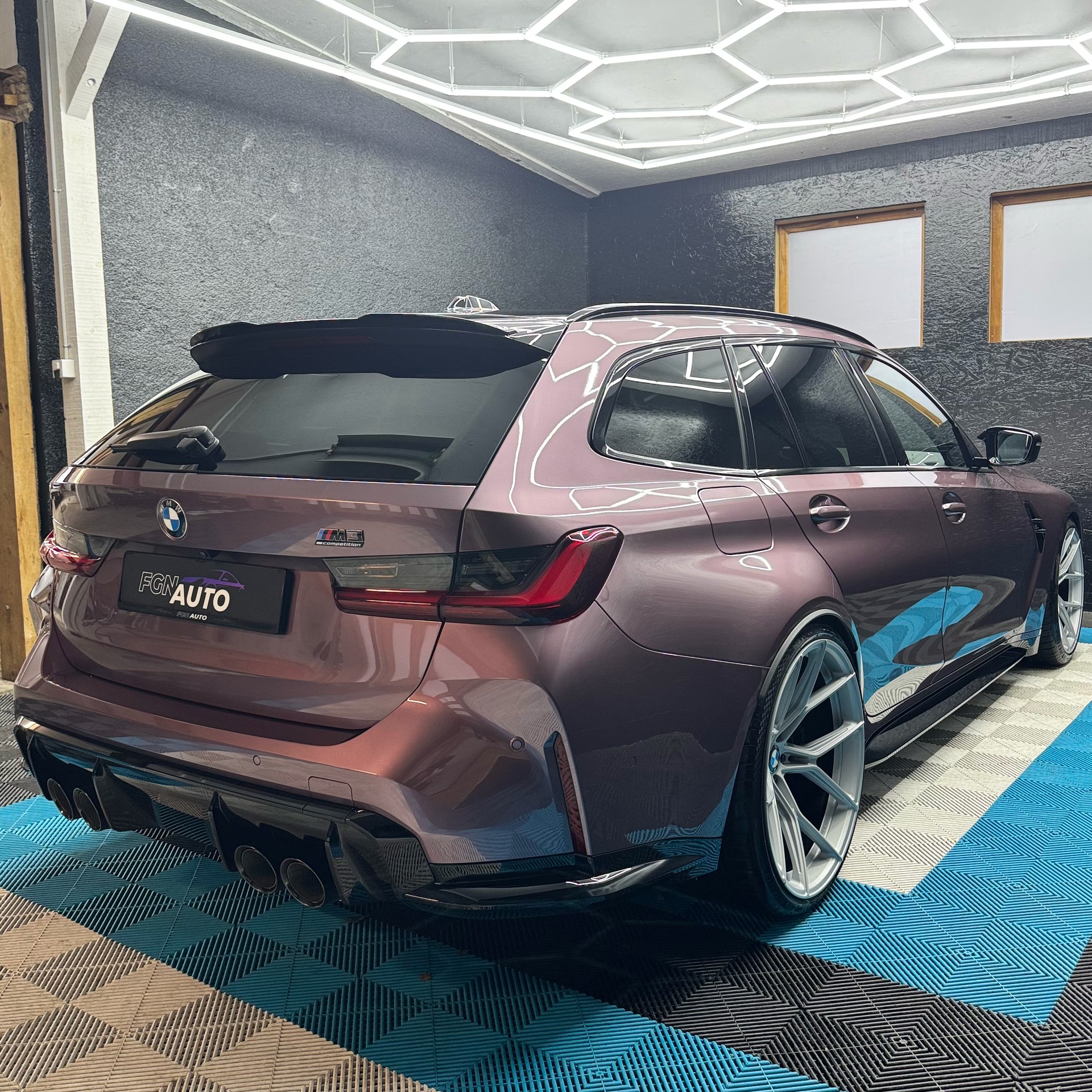 BMW M3 Touring xDrive Competition M * Orchid Velvet II *-image-4