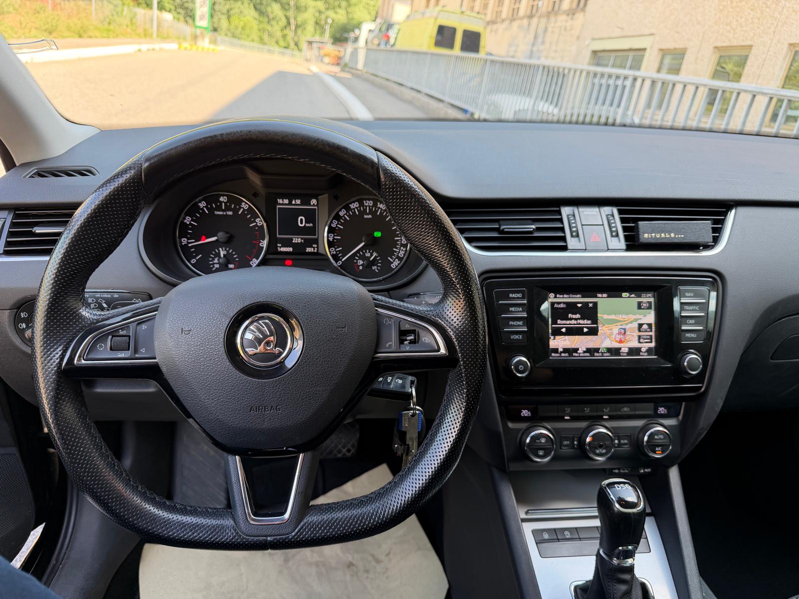 SKODA Octavia Combi 1.4 TSI Ambition DSG-image-10