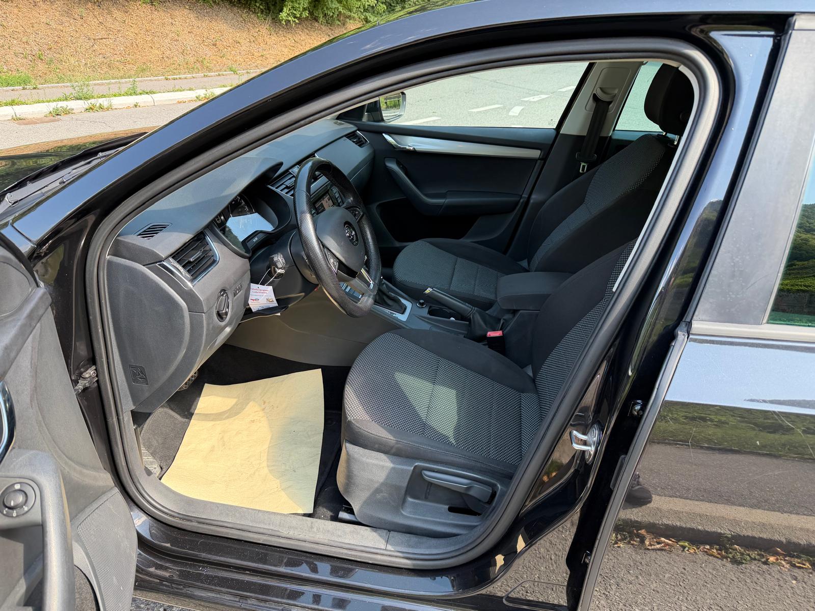 SKODA Octavia Combi 1.4 TSI Ambition DSG-image-6