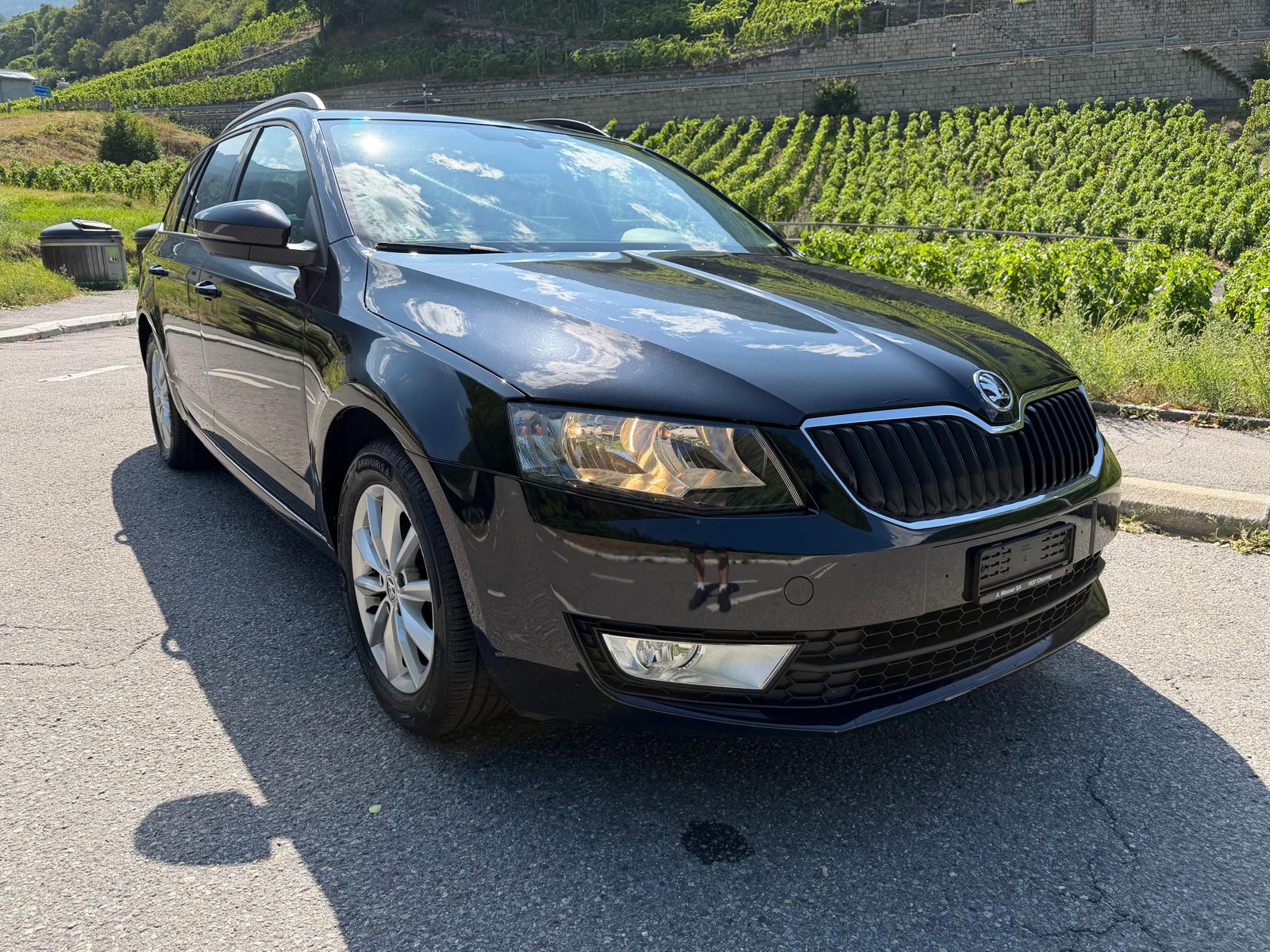 SKODA Octavia Combi 1.4 TSI Ambition DSG-image-2