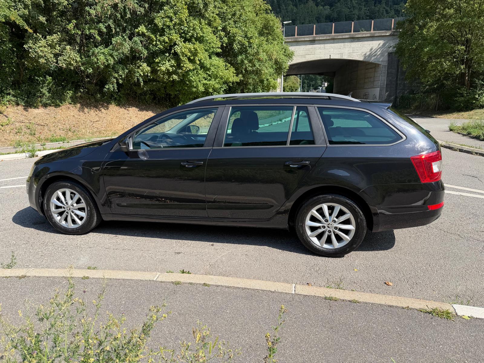 SKODA Octavia Combi 1.4 TSI Ambition DSG-image-4