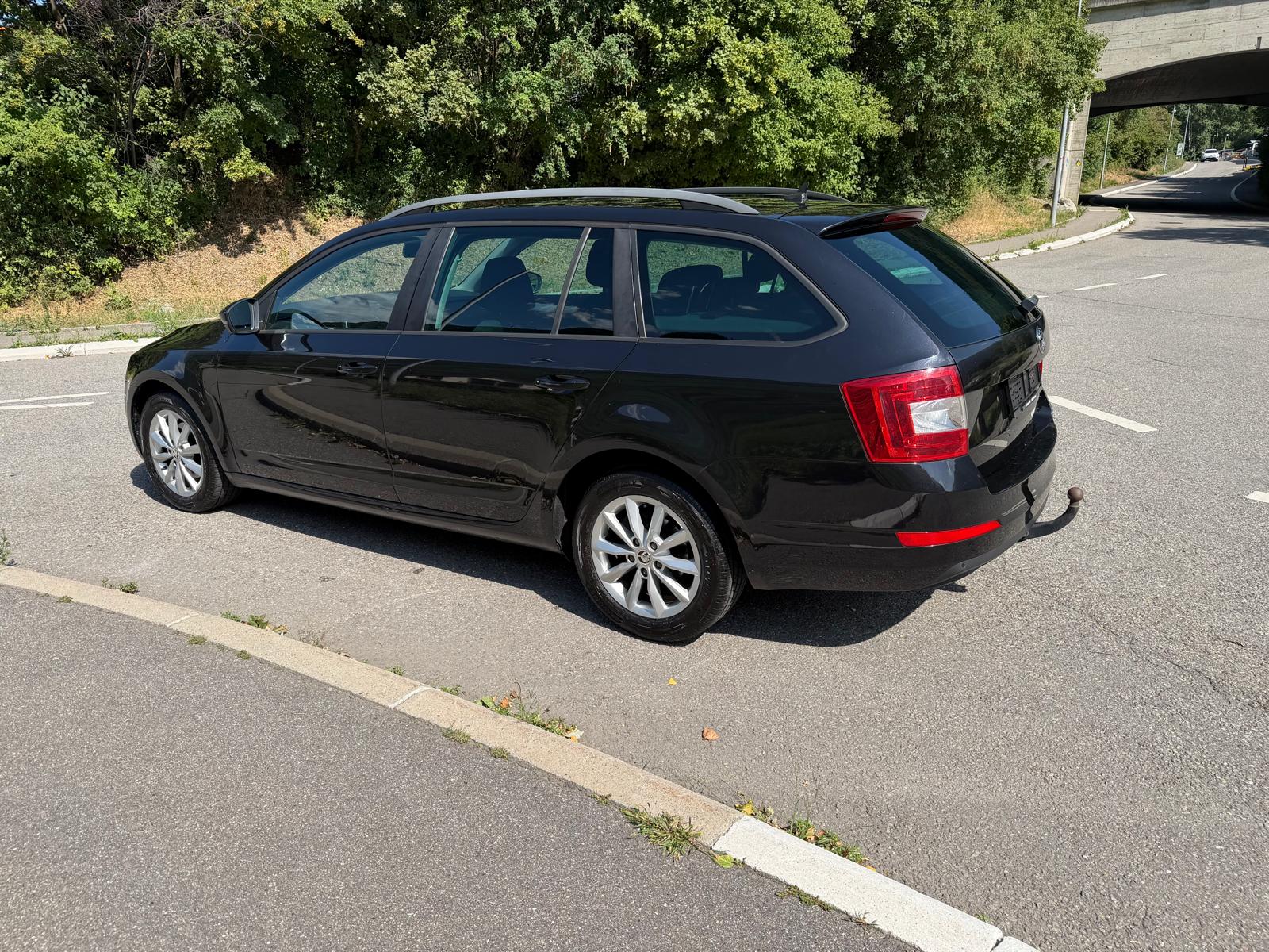 SKODA Octavia Combi 1.4 TSI Ambition DSG-image-5